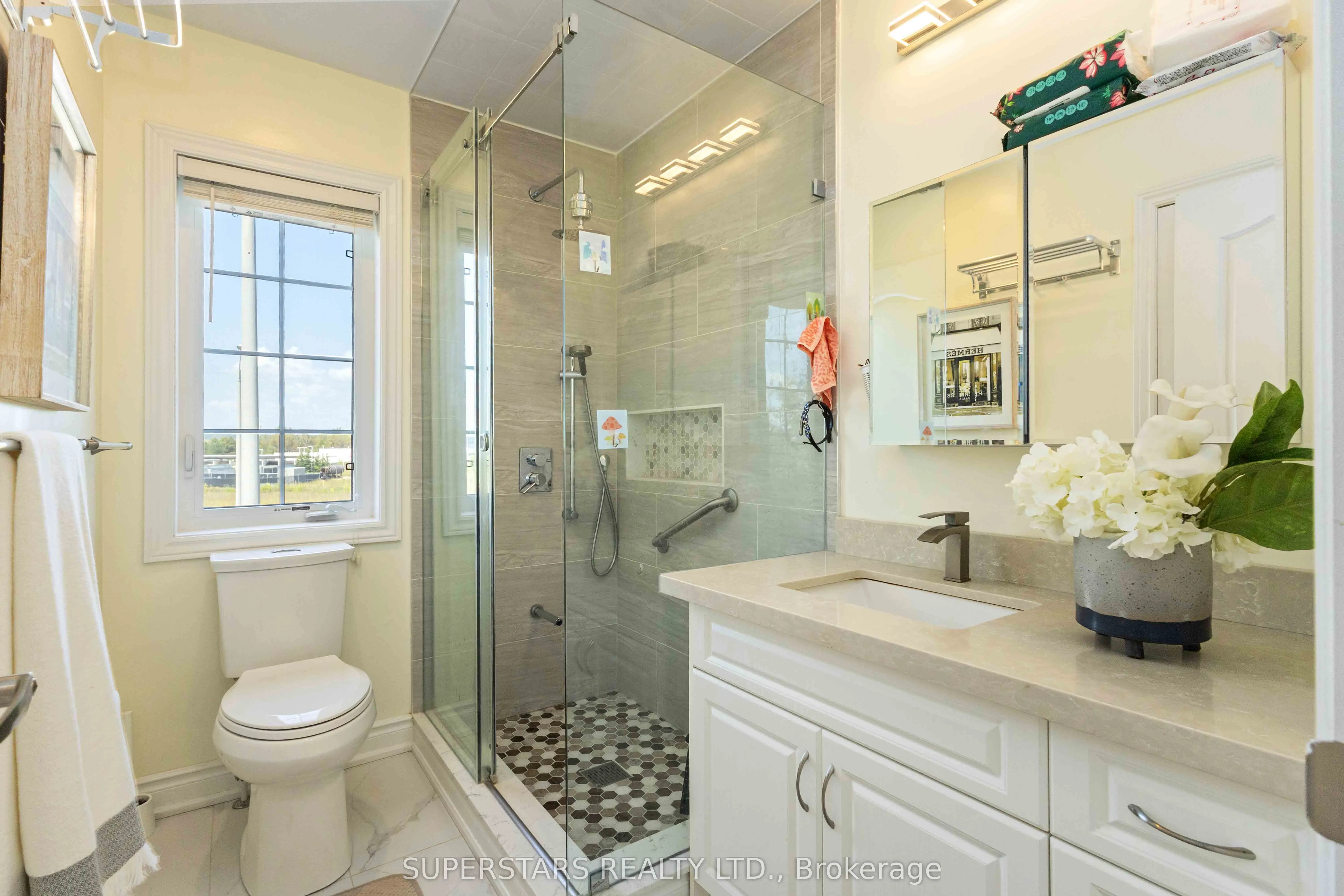 70 Living Cres Crescent