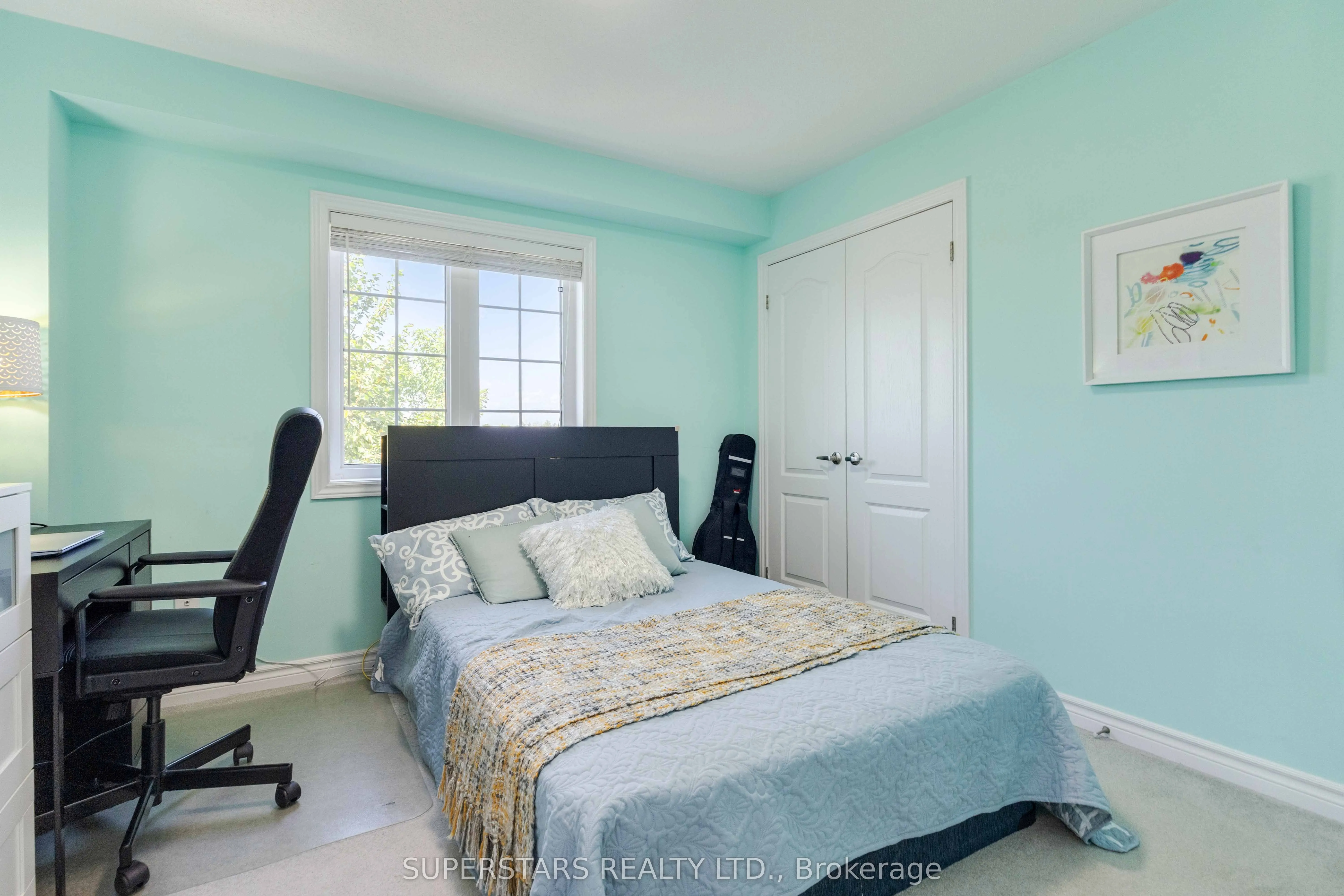 70 Living Cres Crescent