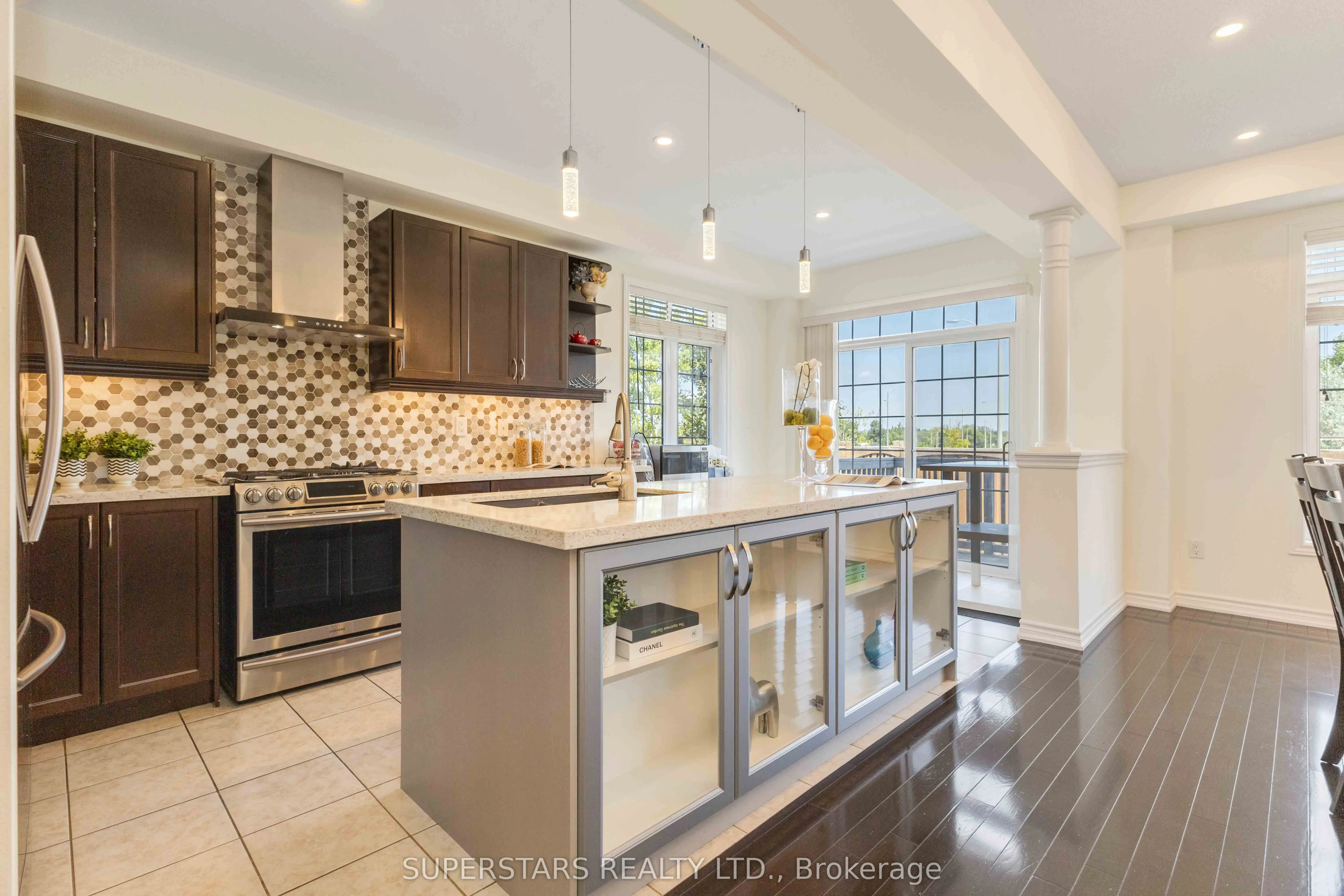 70 Living Cres Crescent