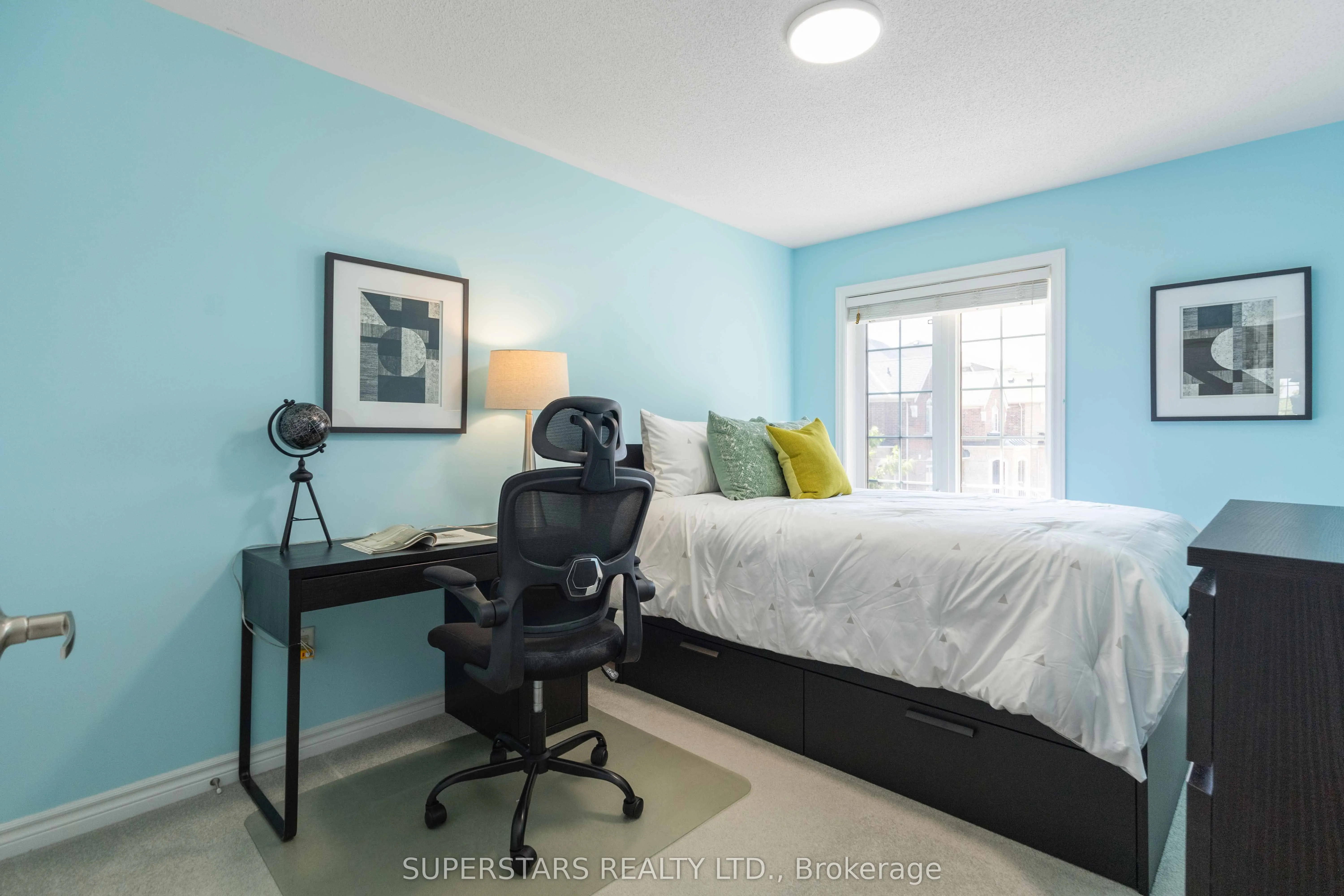 70 Living Cres Crescent