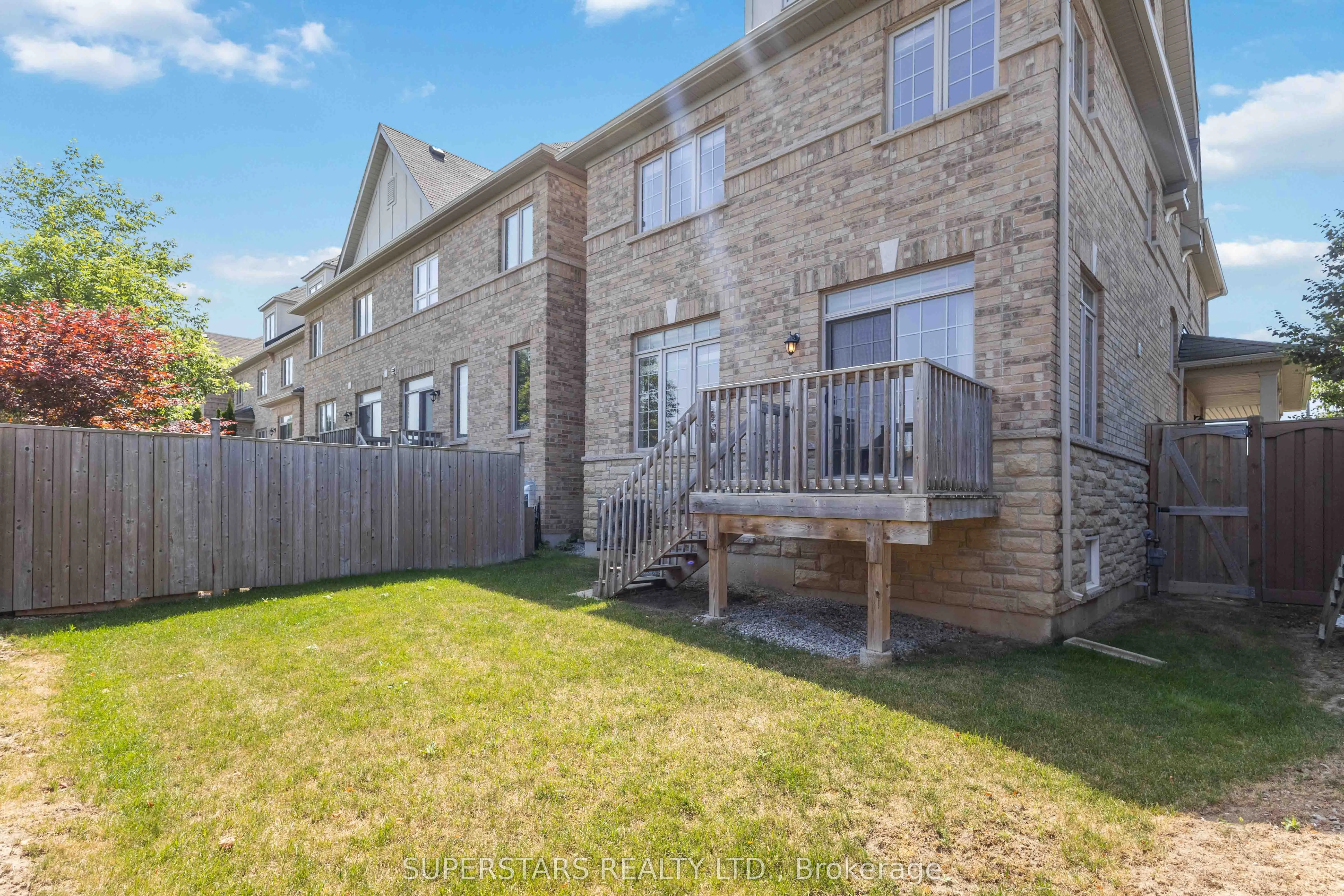 70 Living Cres Crescent