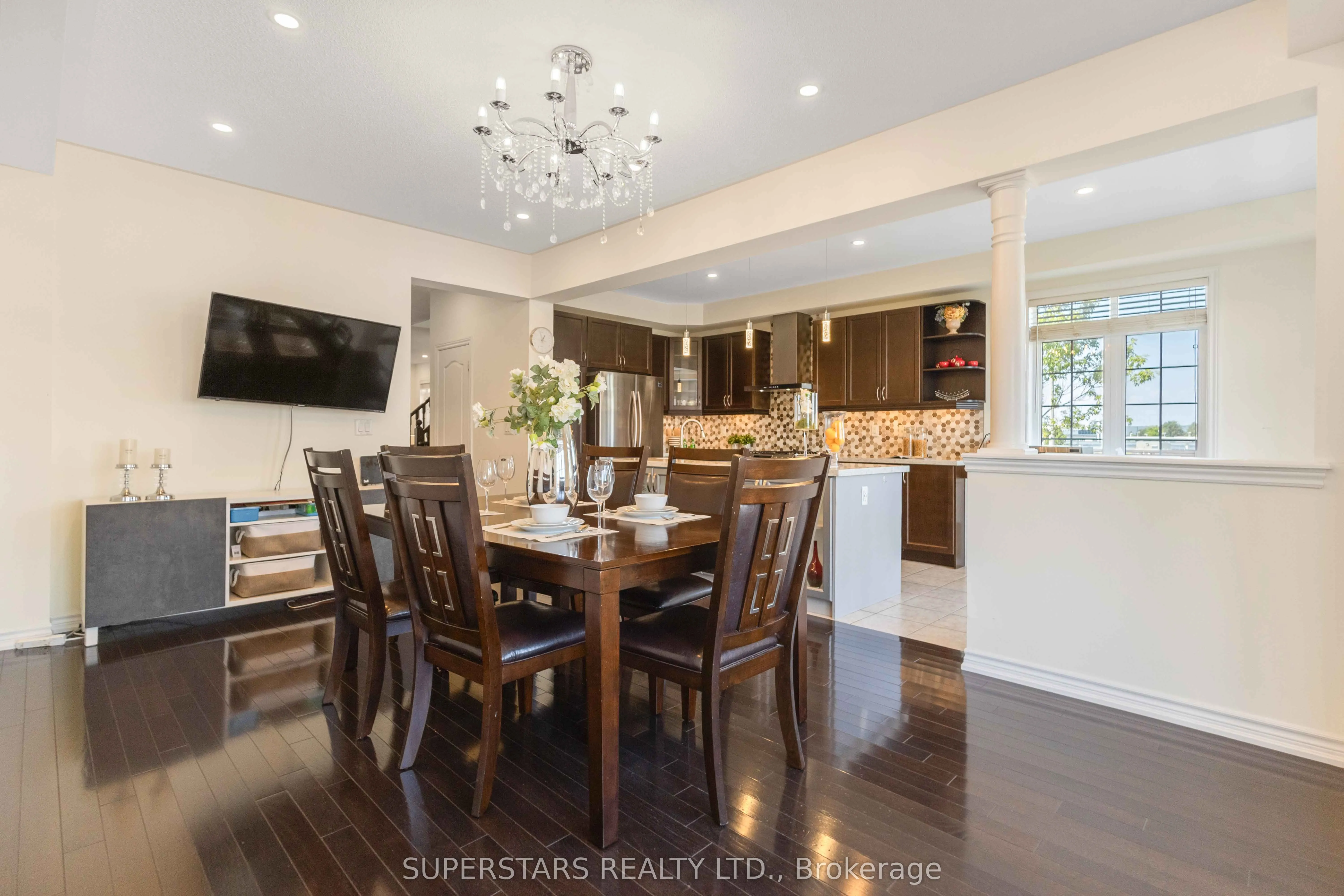 70 Living Cres Crescent