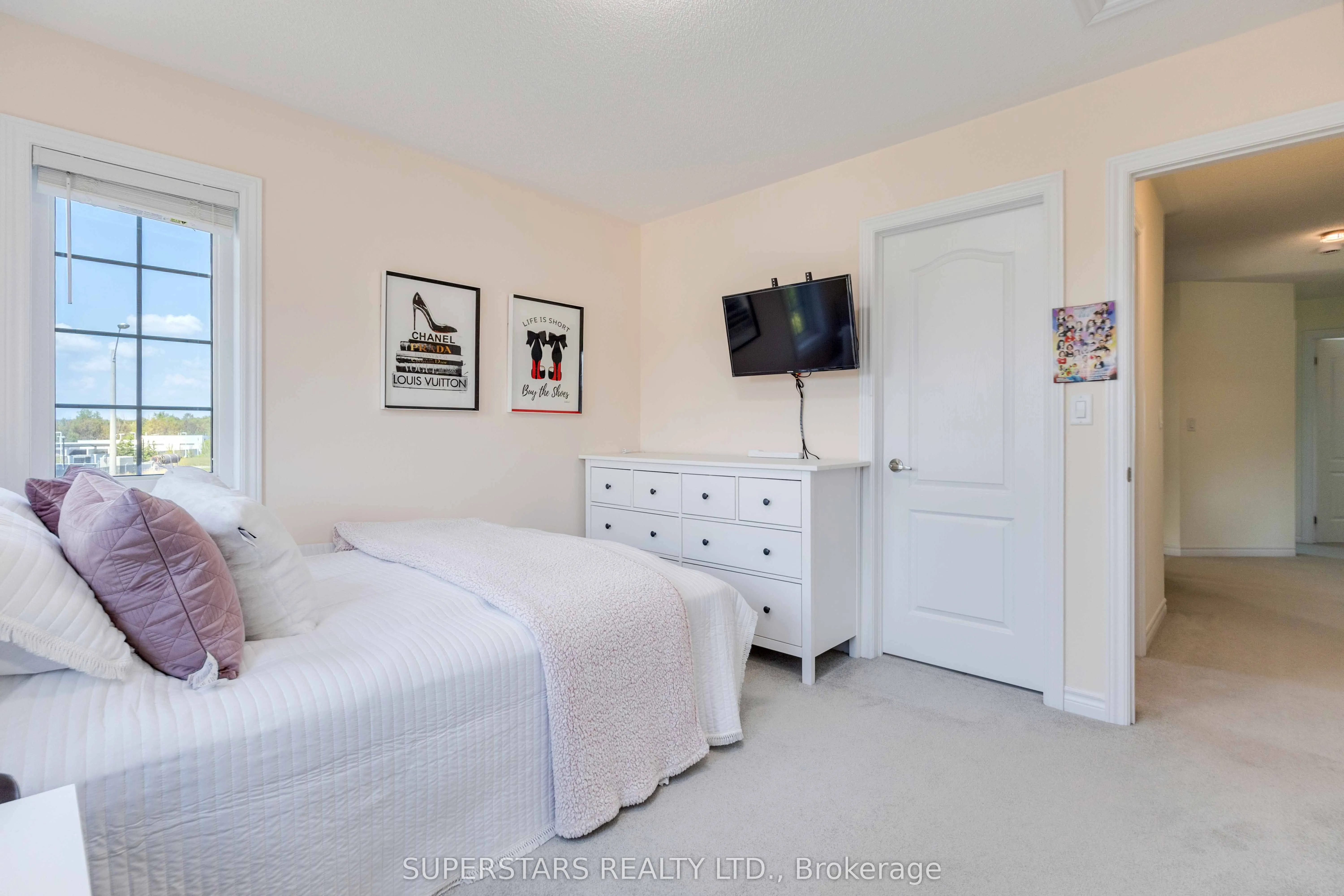 70 Living Cres Crescent