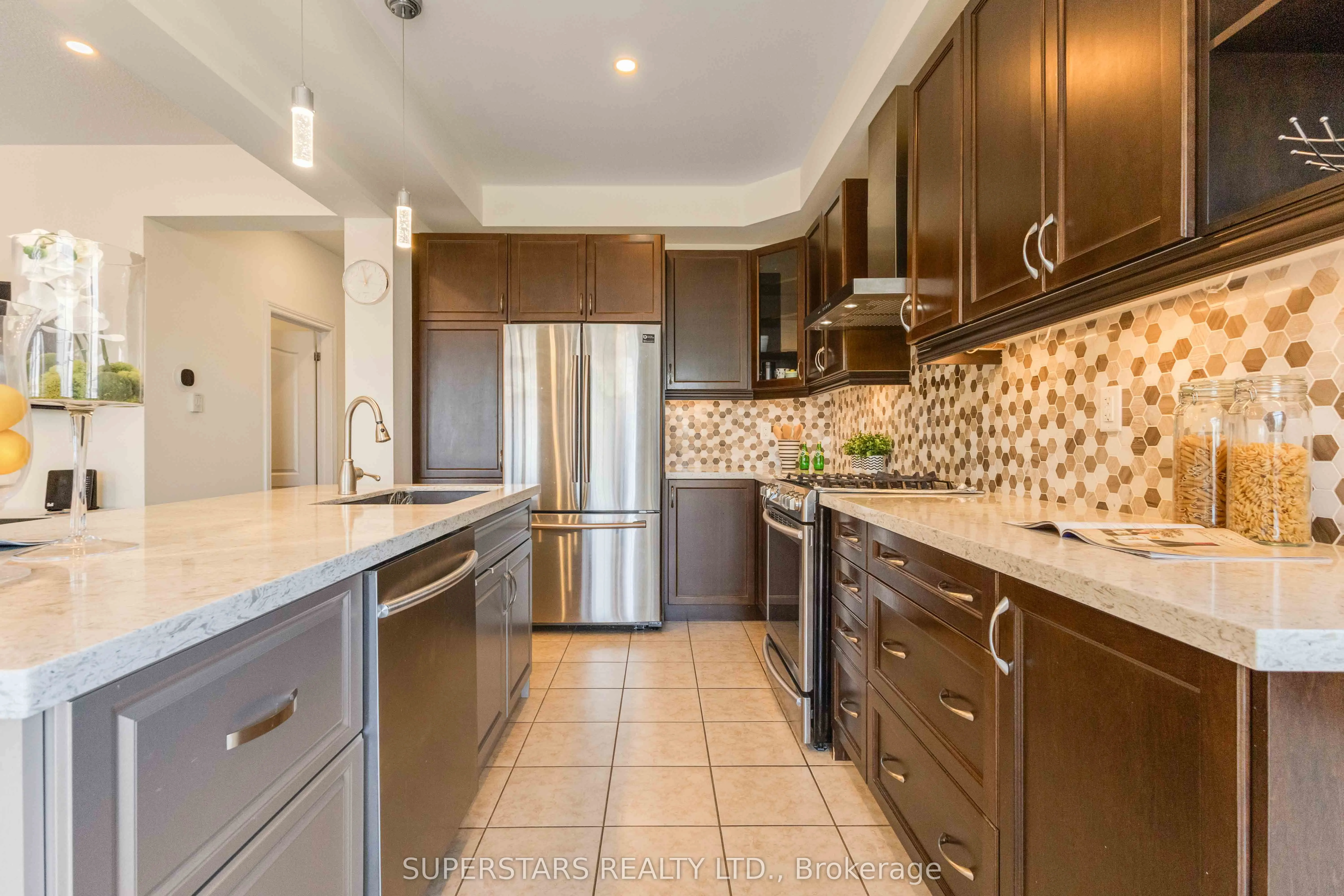 70 Living Cres Crescent