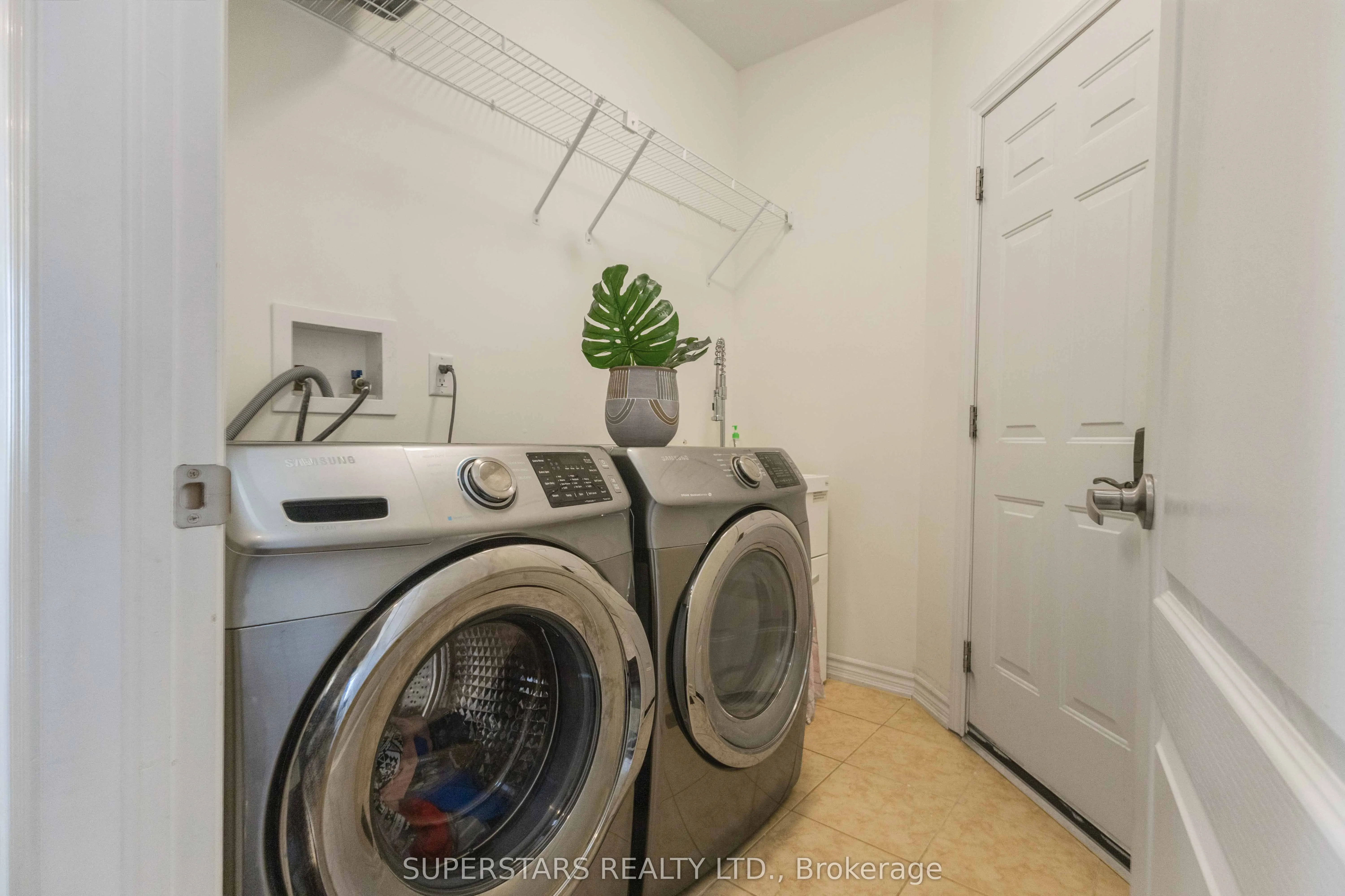 70 Living Cres Crescent