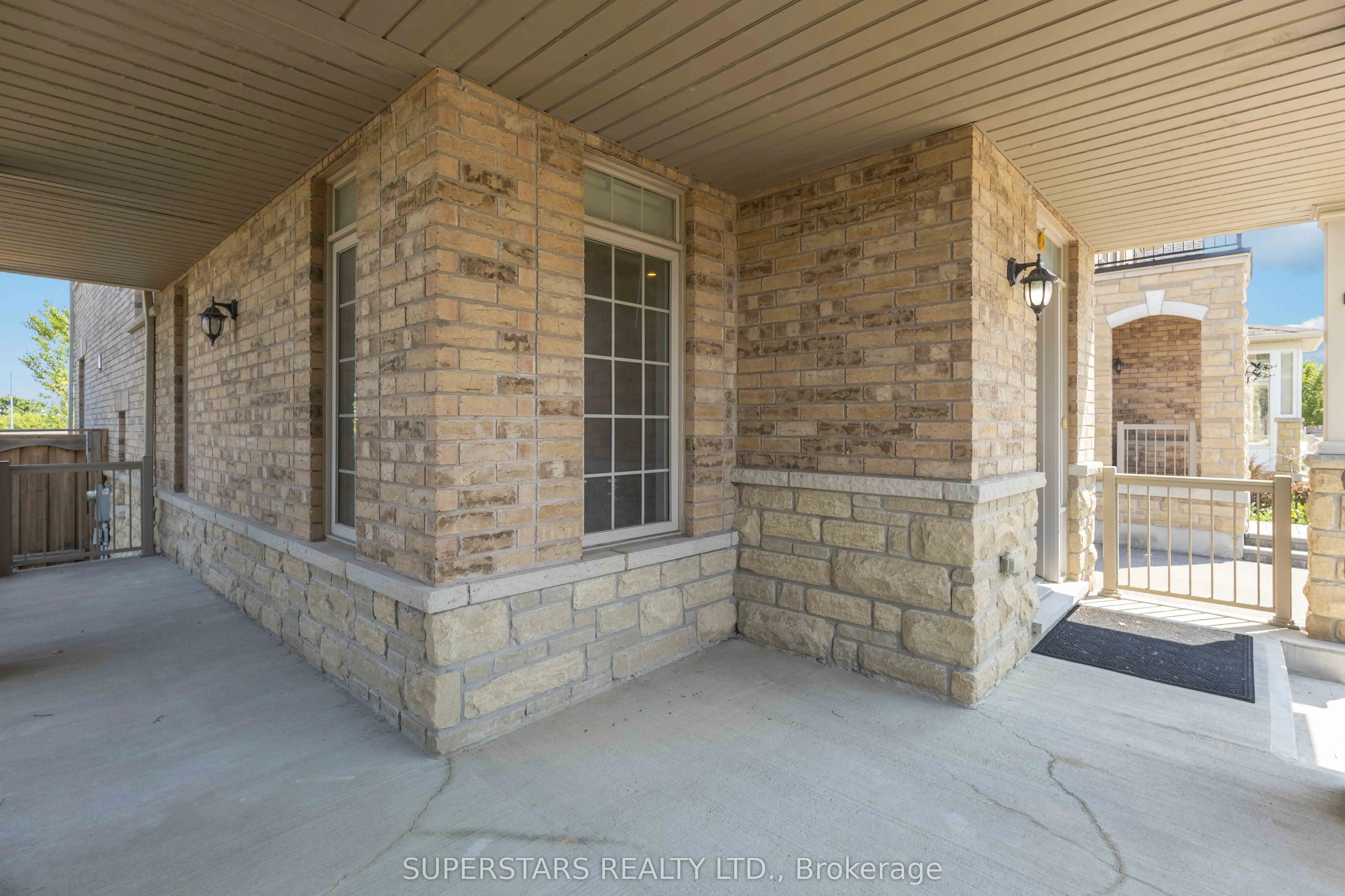 70 Living Cres Crescent