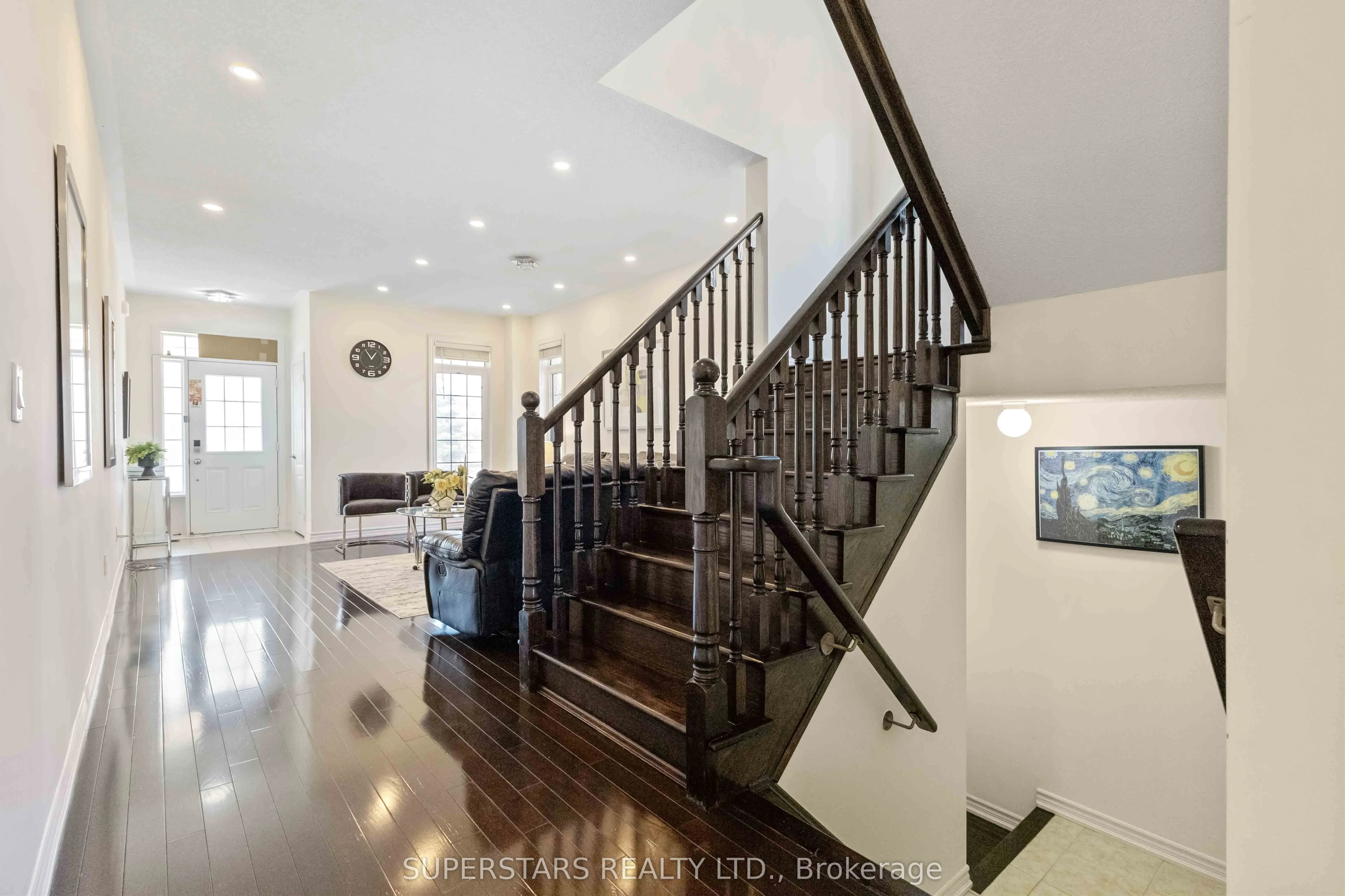 70 Living Cres Crescent