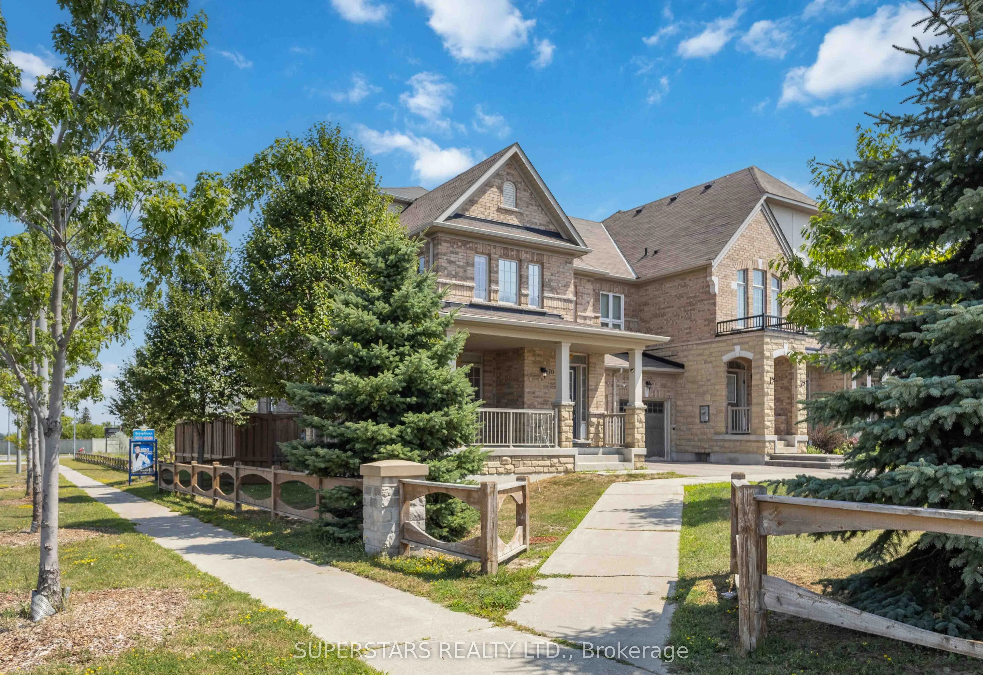 70 Living Cres Crescent
