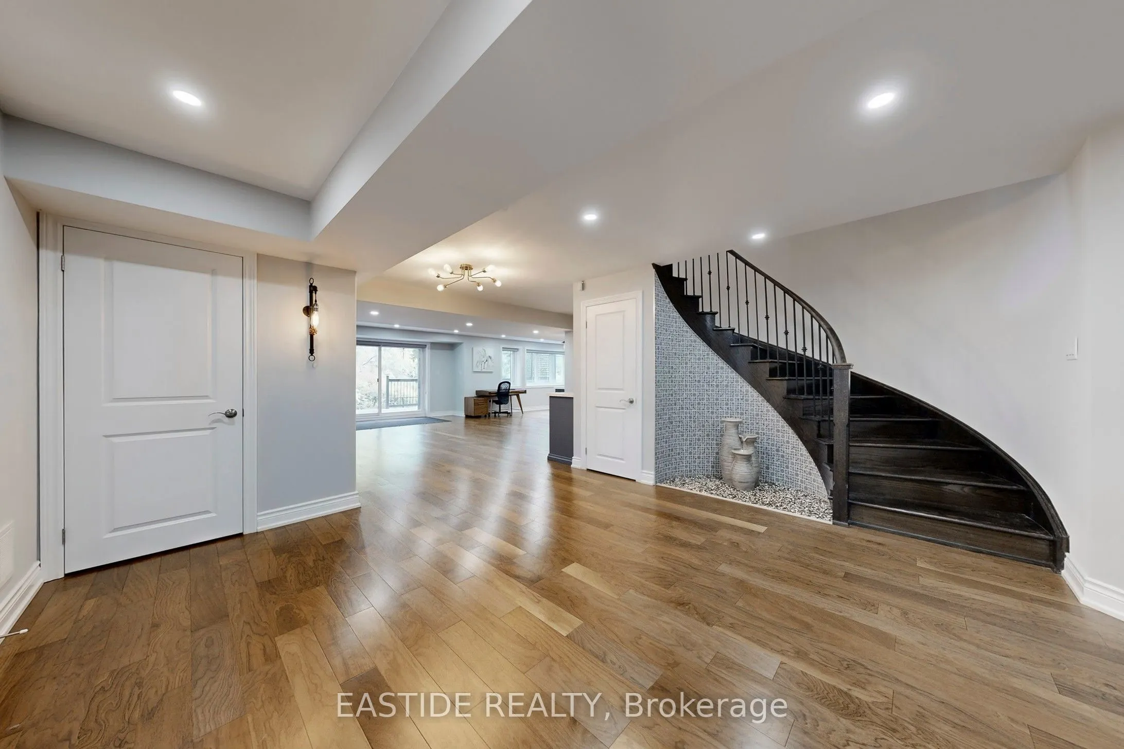 176 Upper Post Road