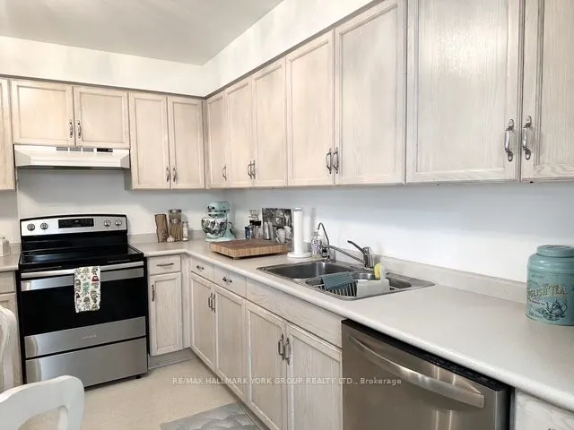 85 Wellington Street W, #310