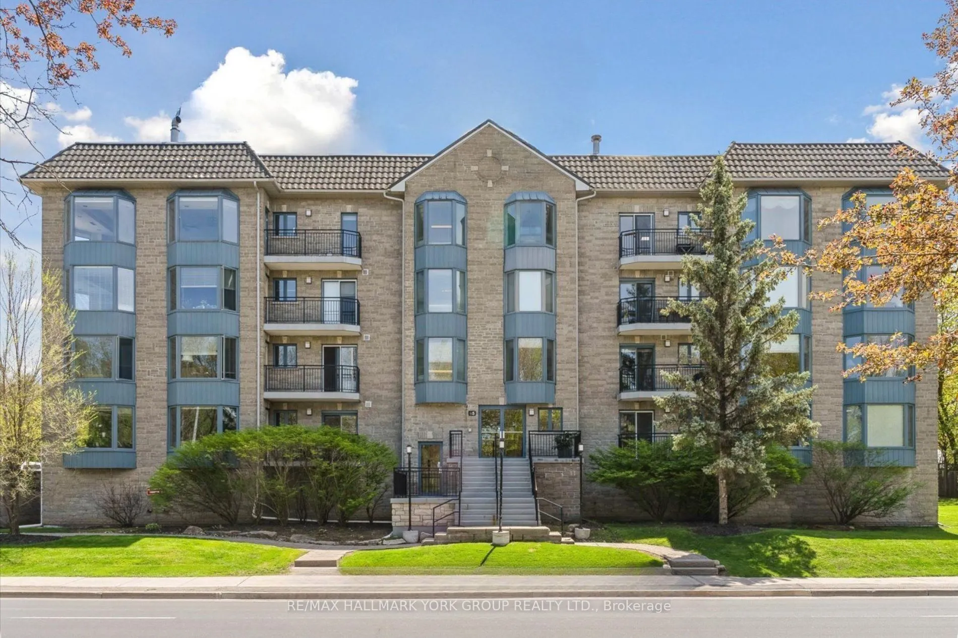 85 Wellington Street W, #310