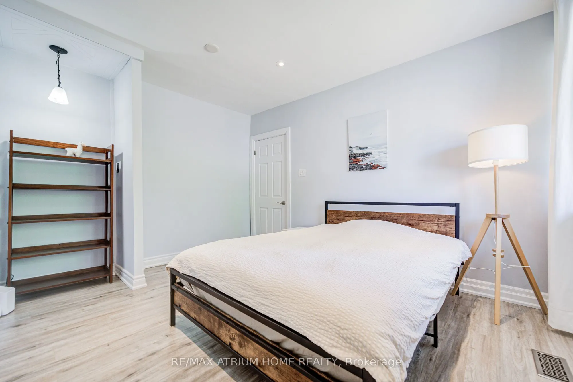 29 Starlight Crescent E