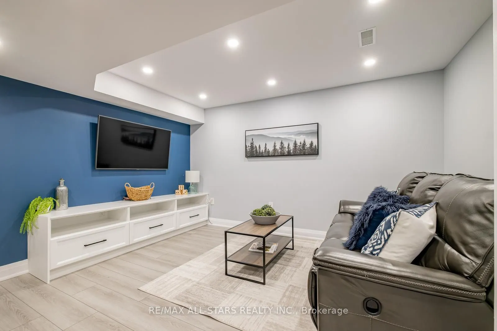 166 James Ratcliff Avenue