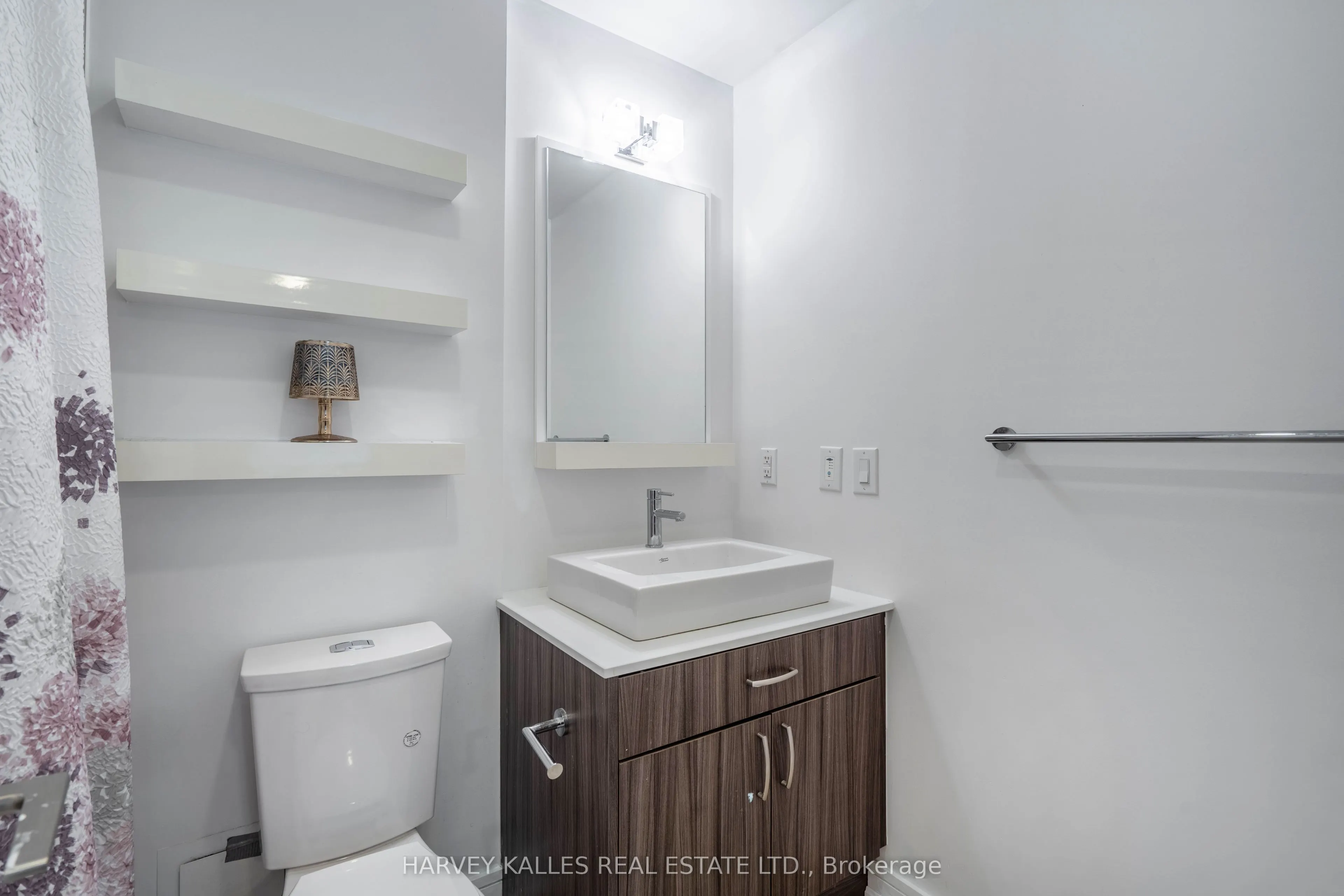 9199 Yonge Street, #SE204