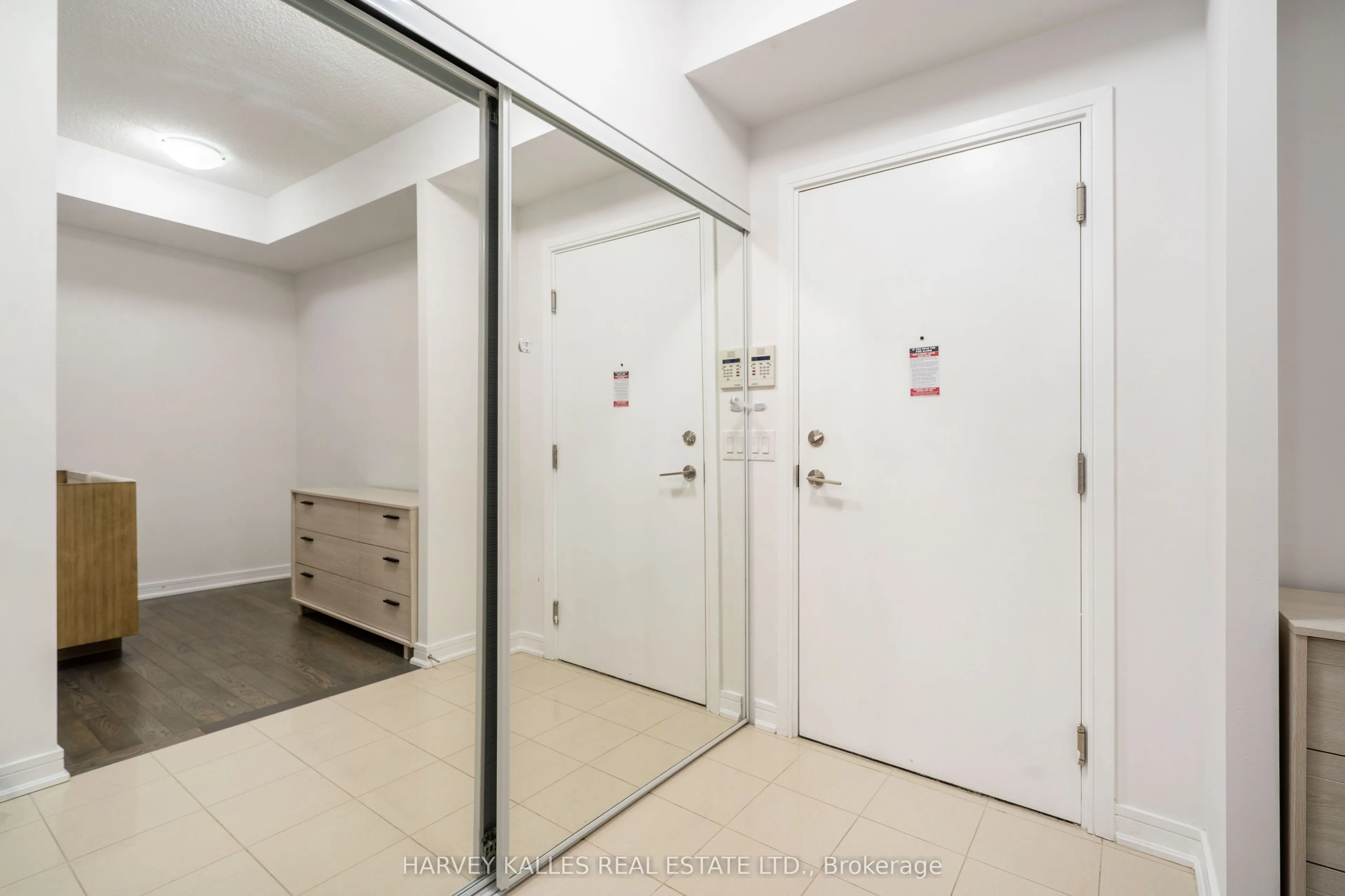 9199 Yonge Street, #SE204