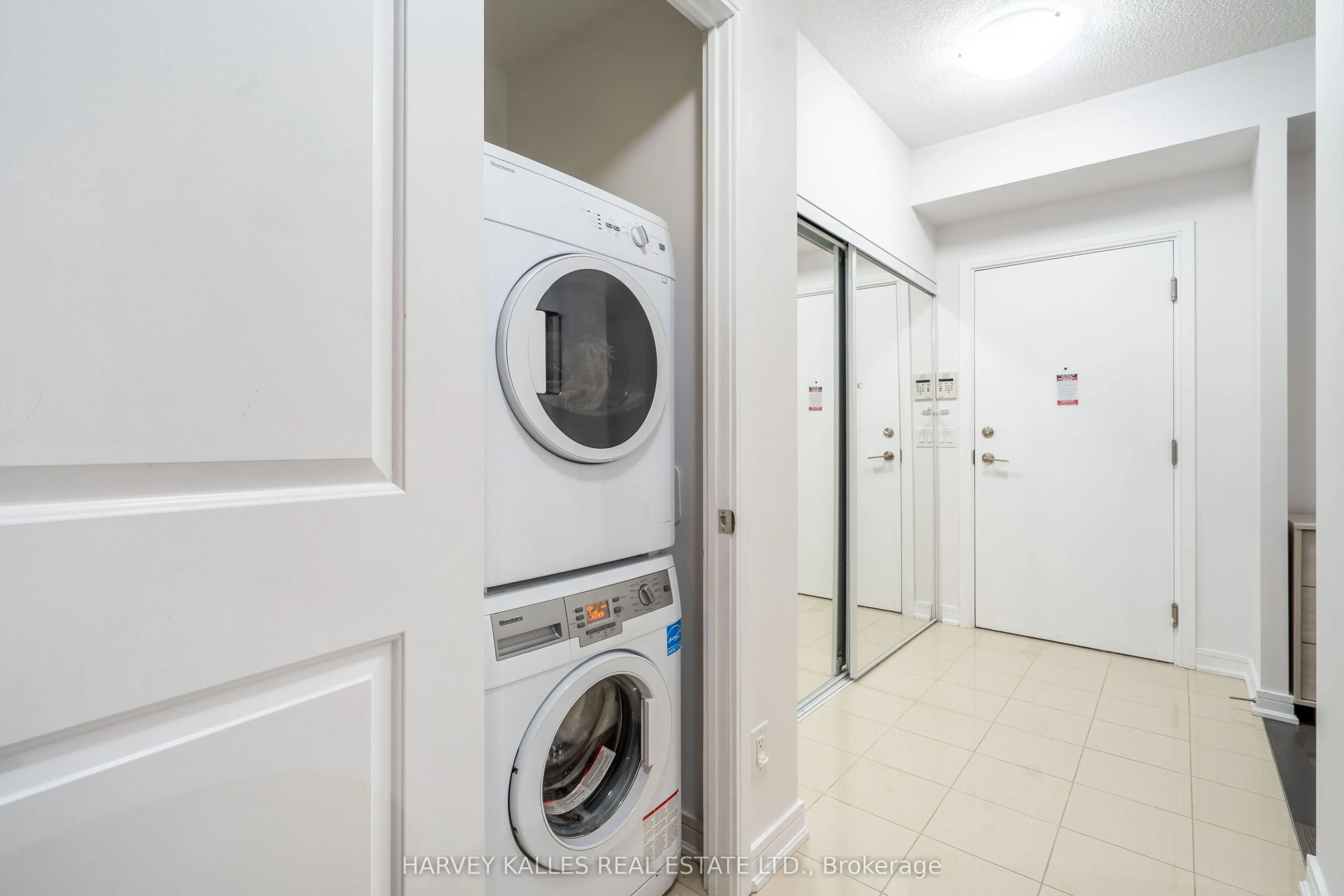 9199 Yonge Street, #SE204