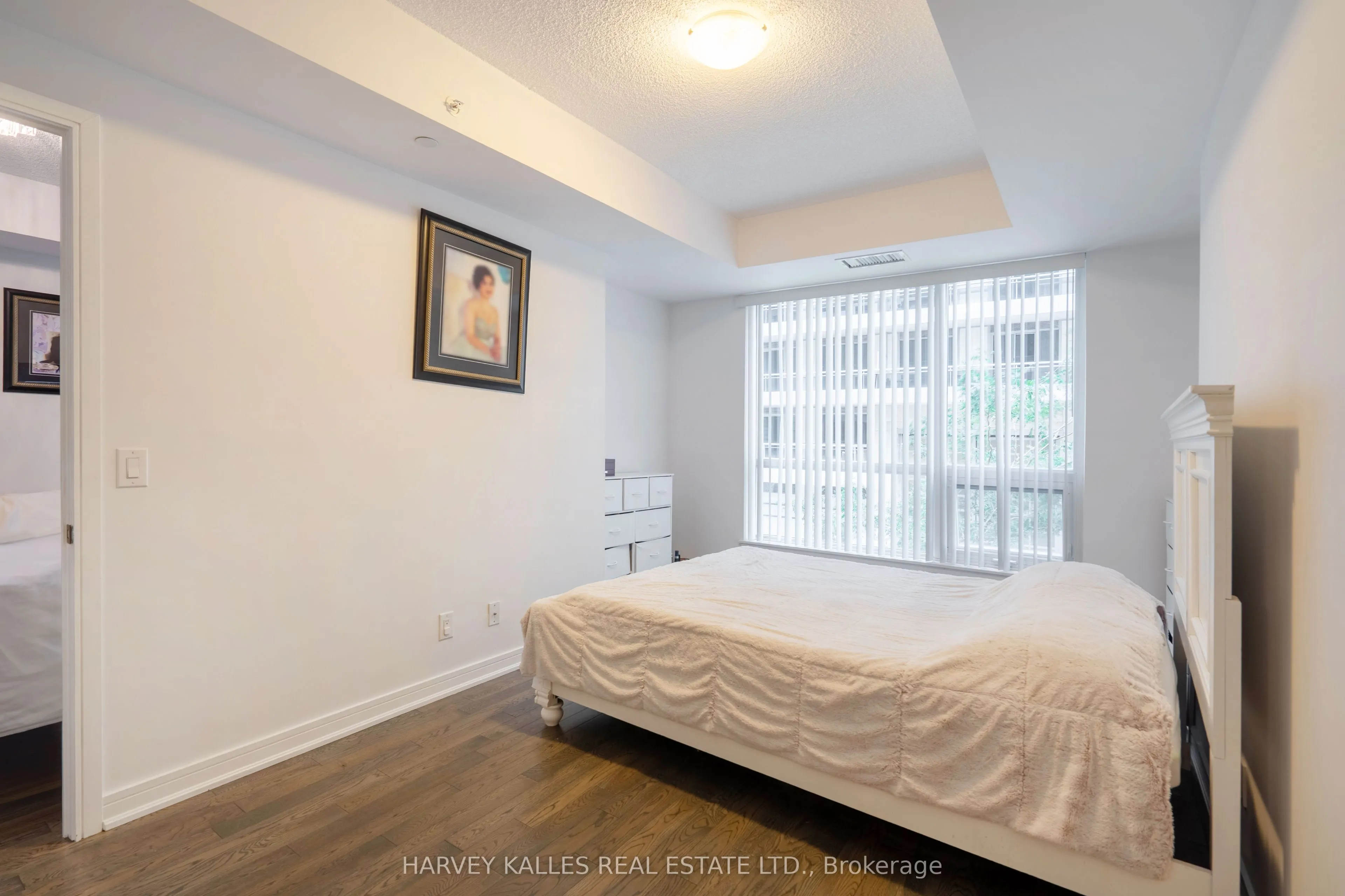 9199 Yonge Street, #SE204