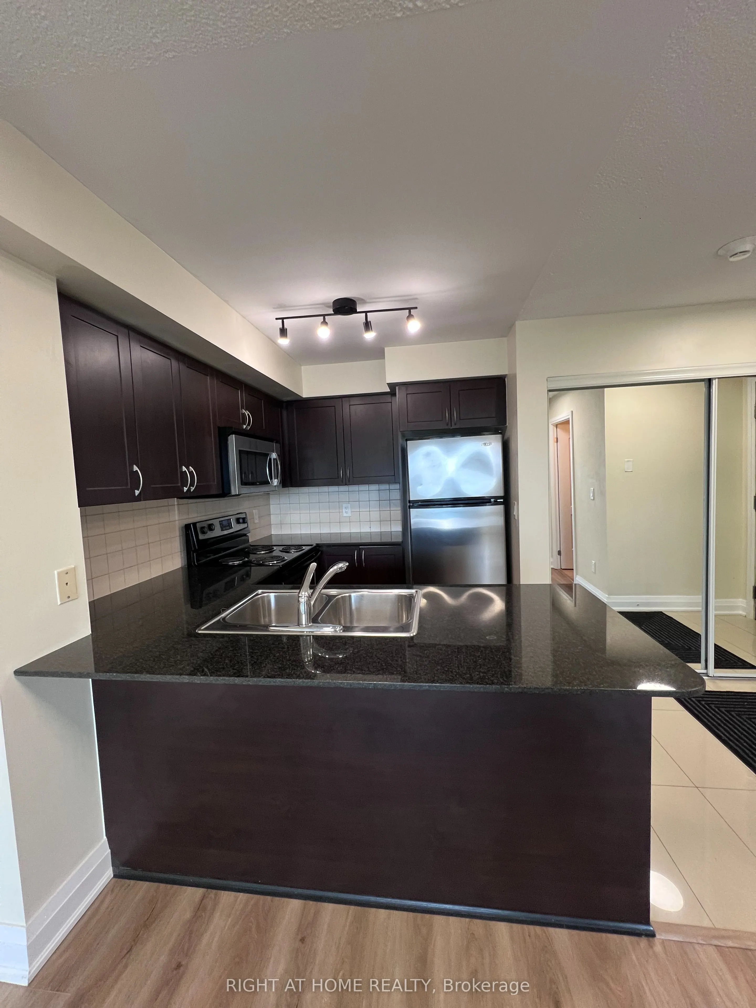 30 North Park Road, #812