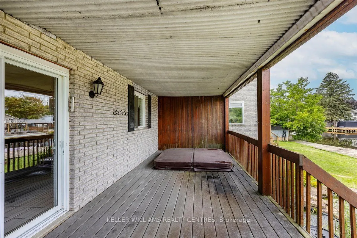 612 Lake Drive S