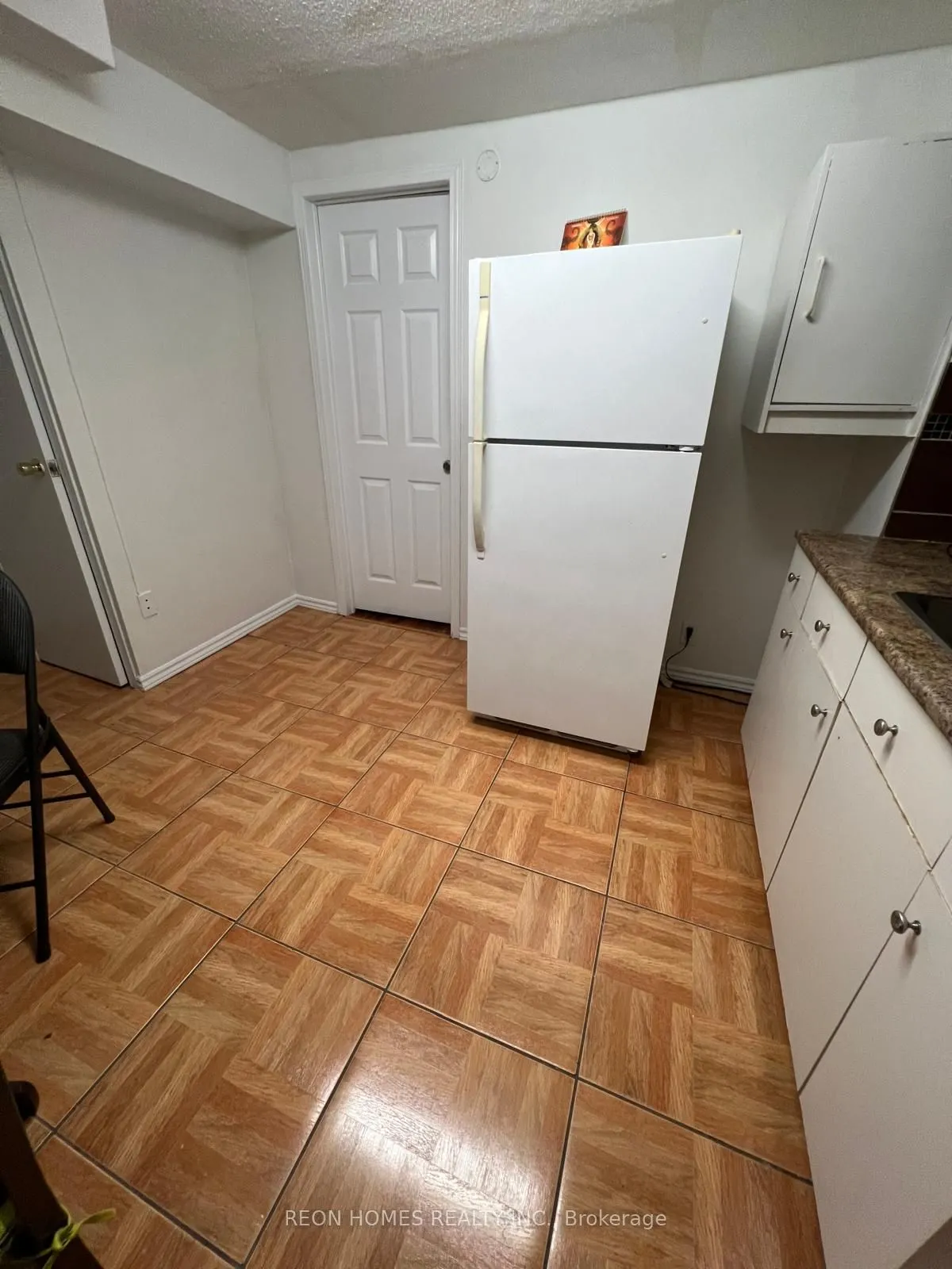 225 Woodhall Road, #(Bsmt)