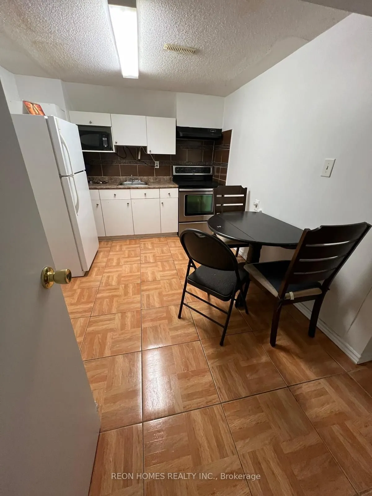 225 Woodhall Road, #(Bsmt)