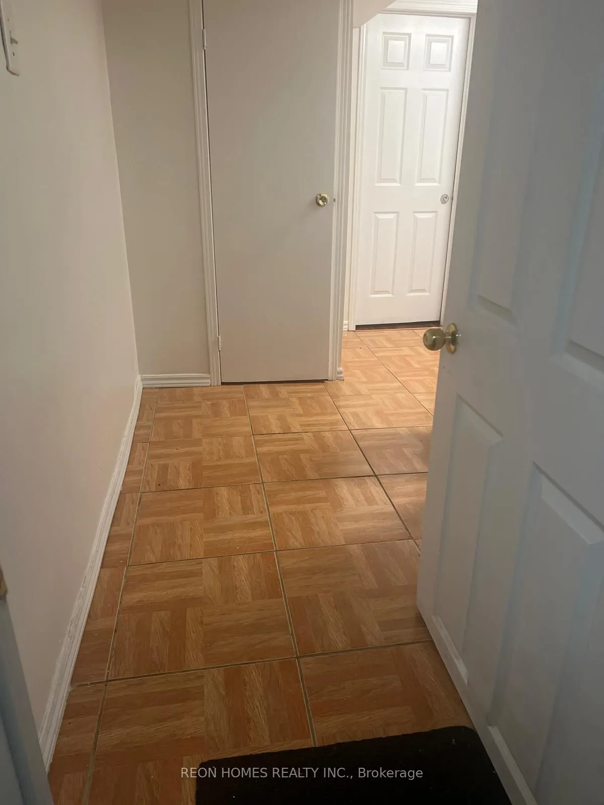 225 Woodhall Road, #(Bsmt)