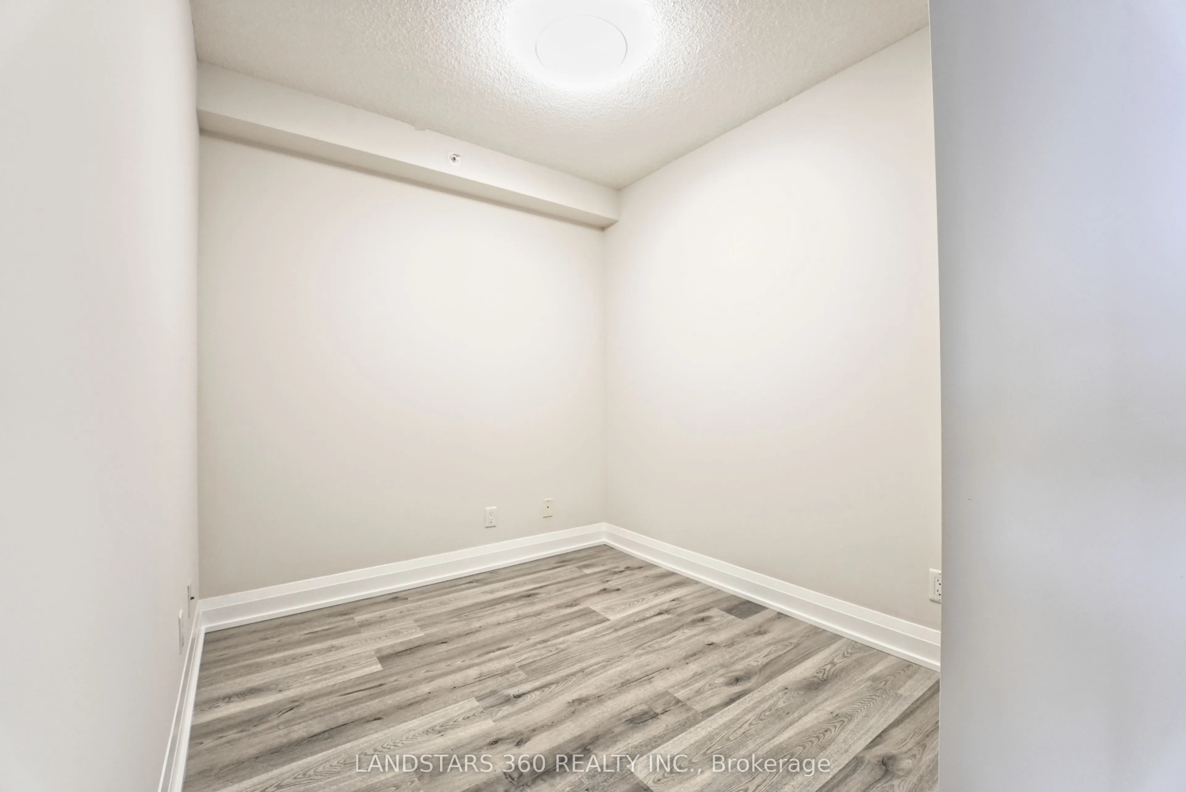 376 Highway 7 Avenue E, #920