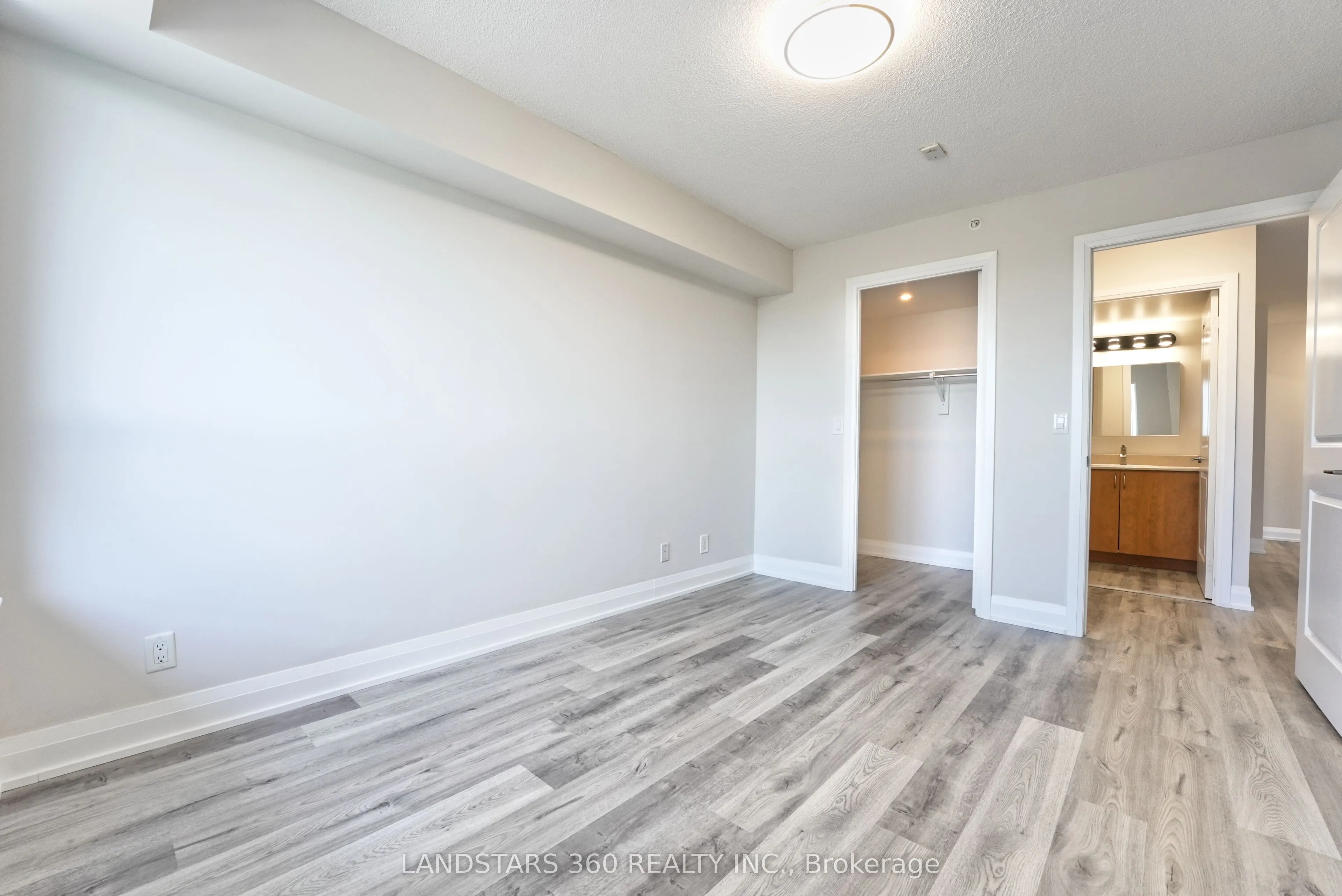 376 Highway 7 Avenue E, #920