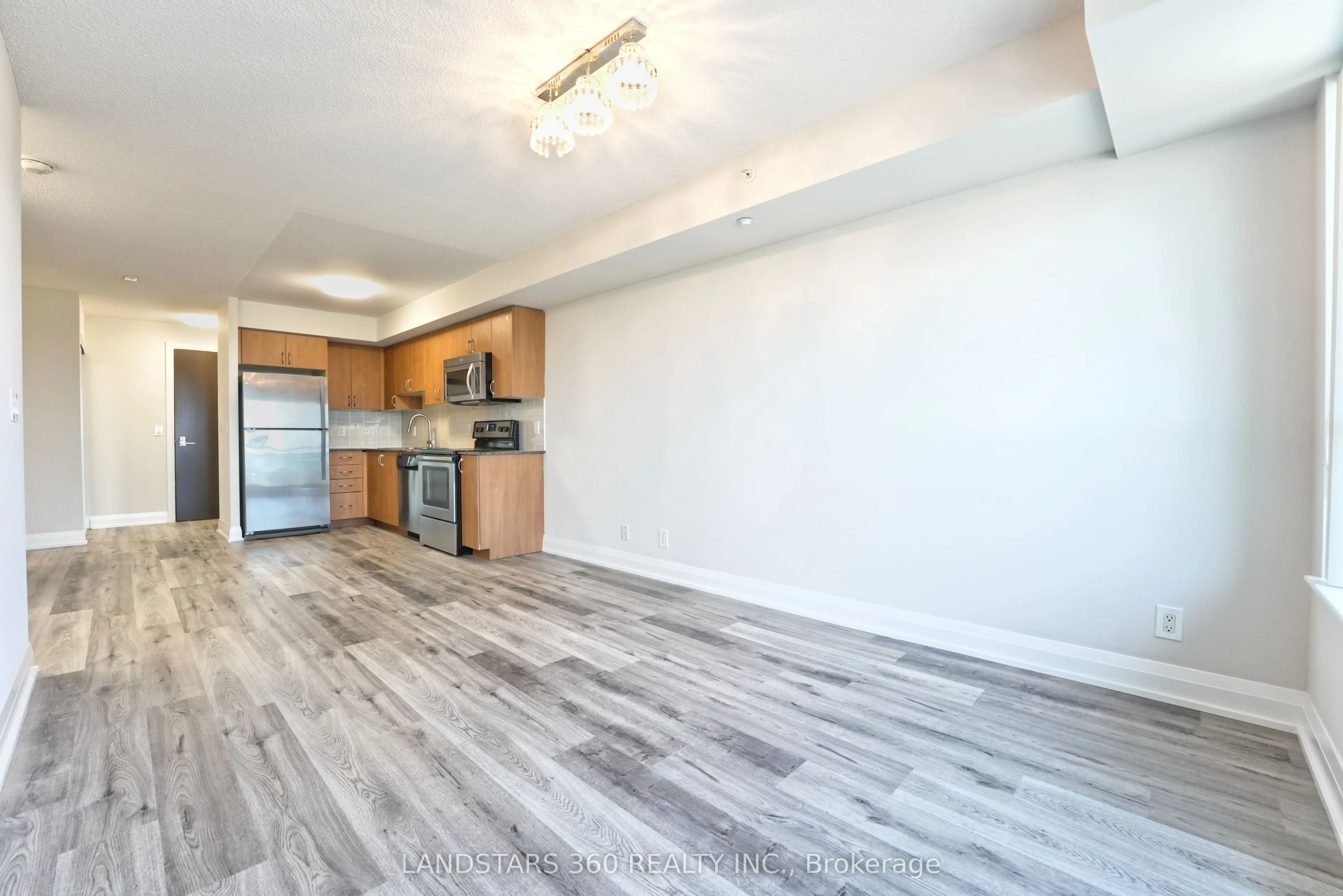 376 Highway 7 Avenue E, #920