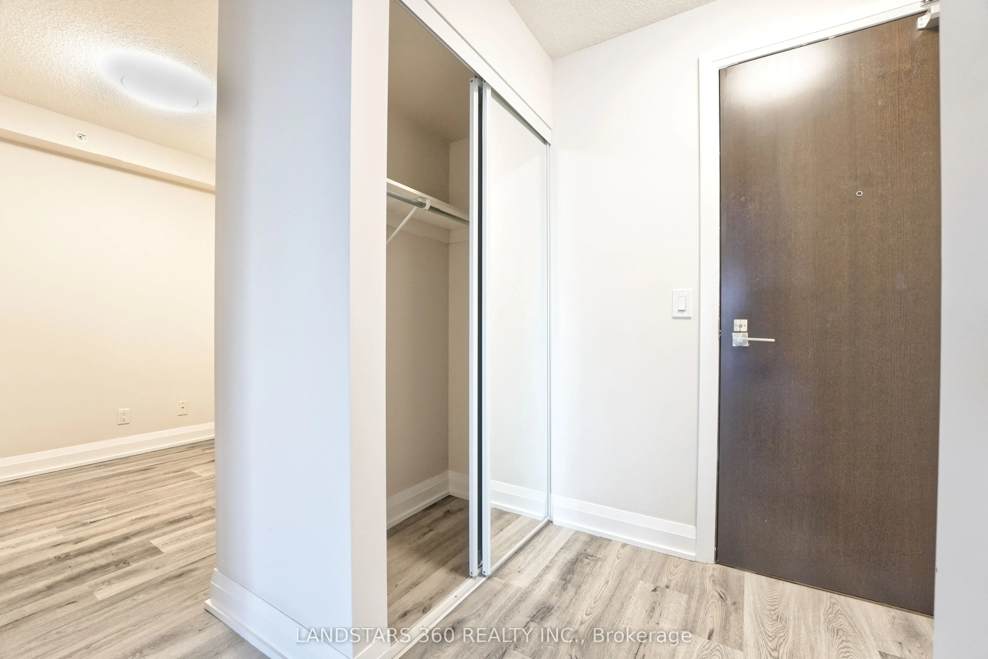 376 Highway 7 Avenue E, #920