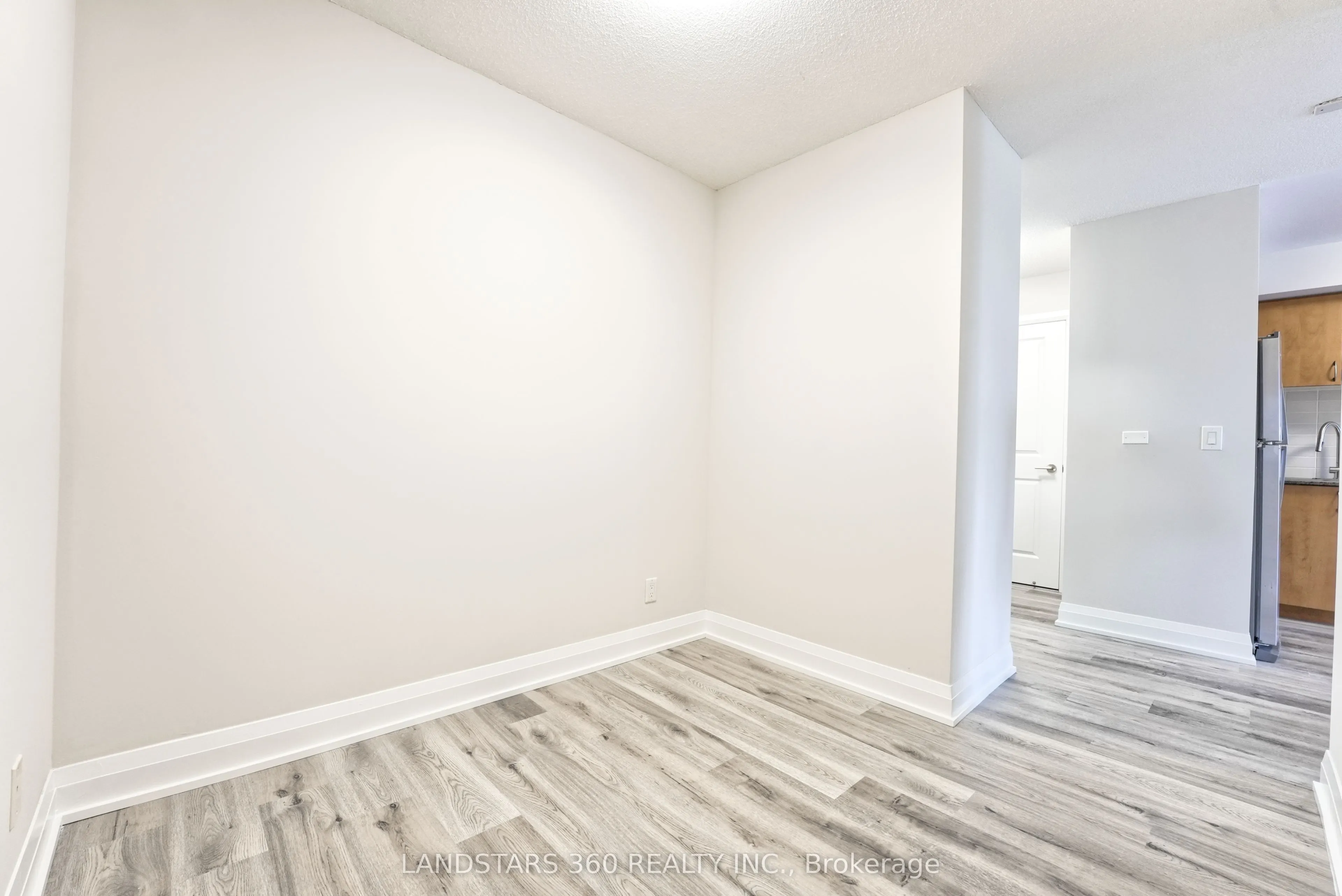 376 Highway 7 Avenue E, #920