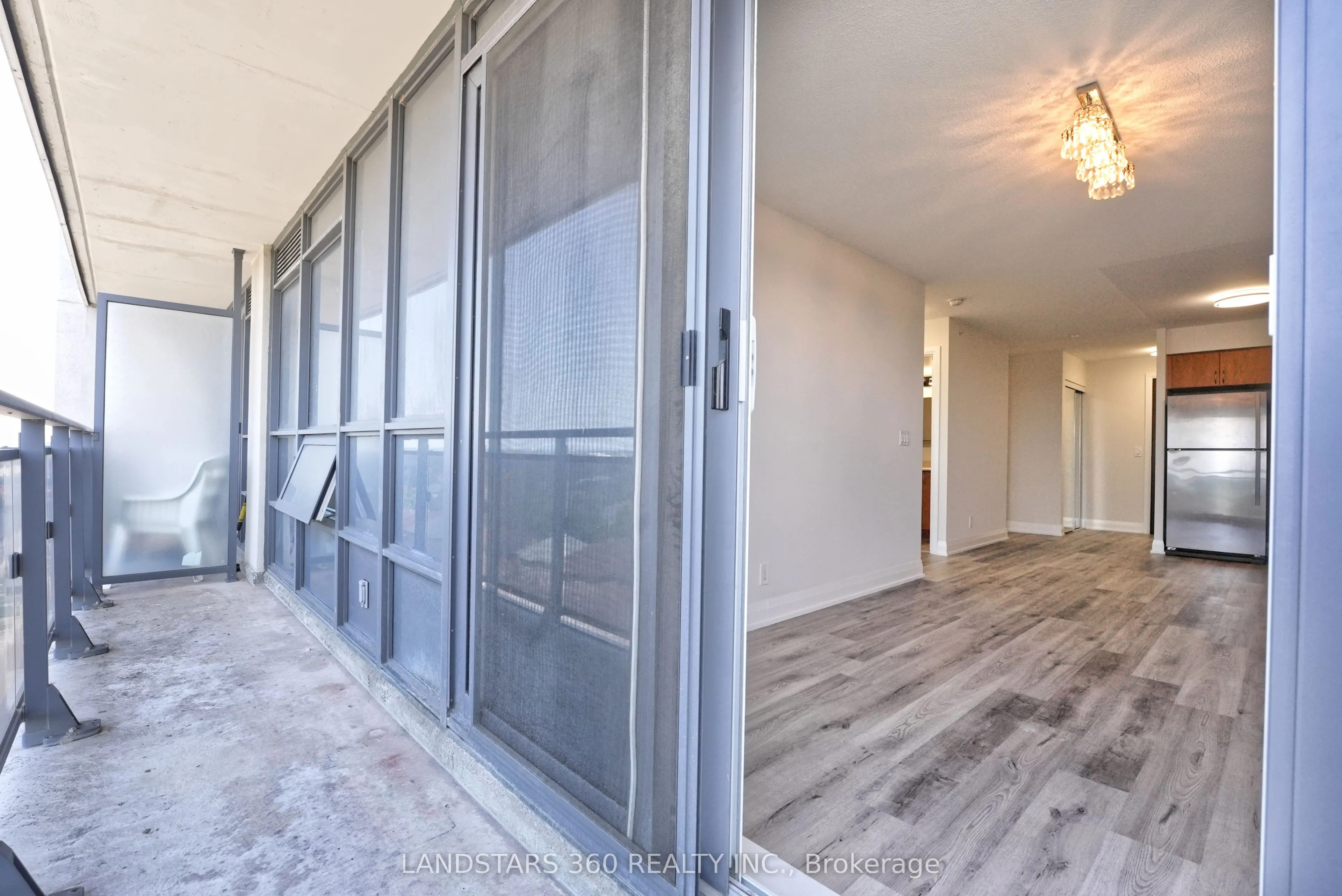 376 Highway 7 Avenue E, #920