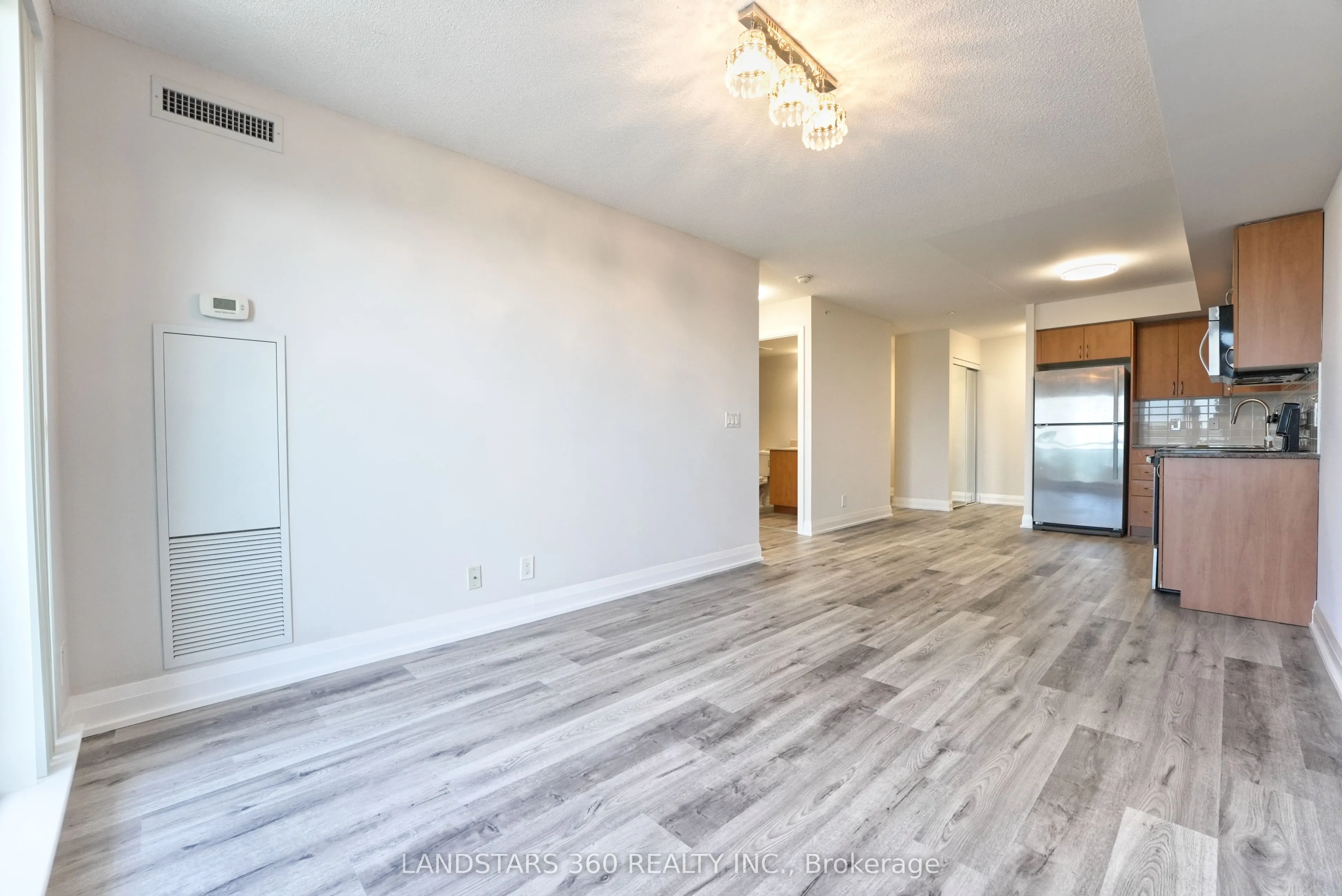 376 Highway 7 Avenue E, #920