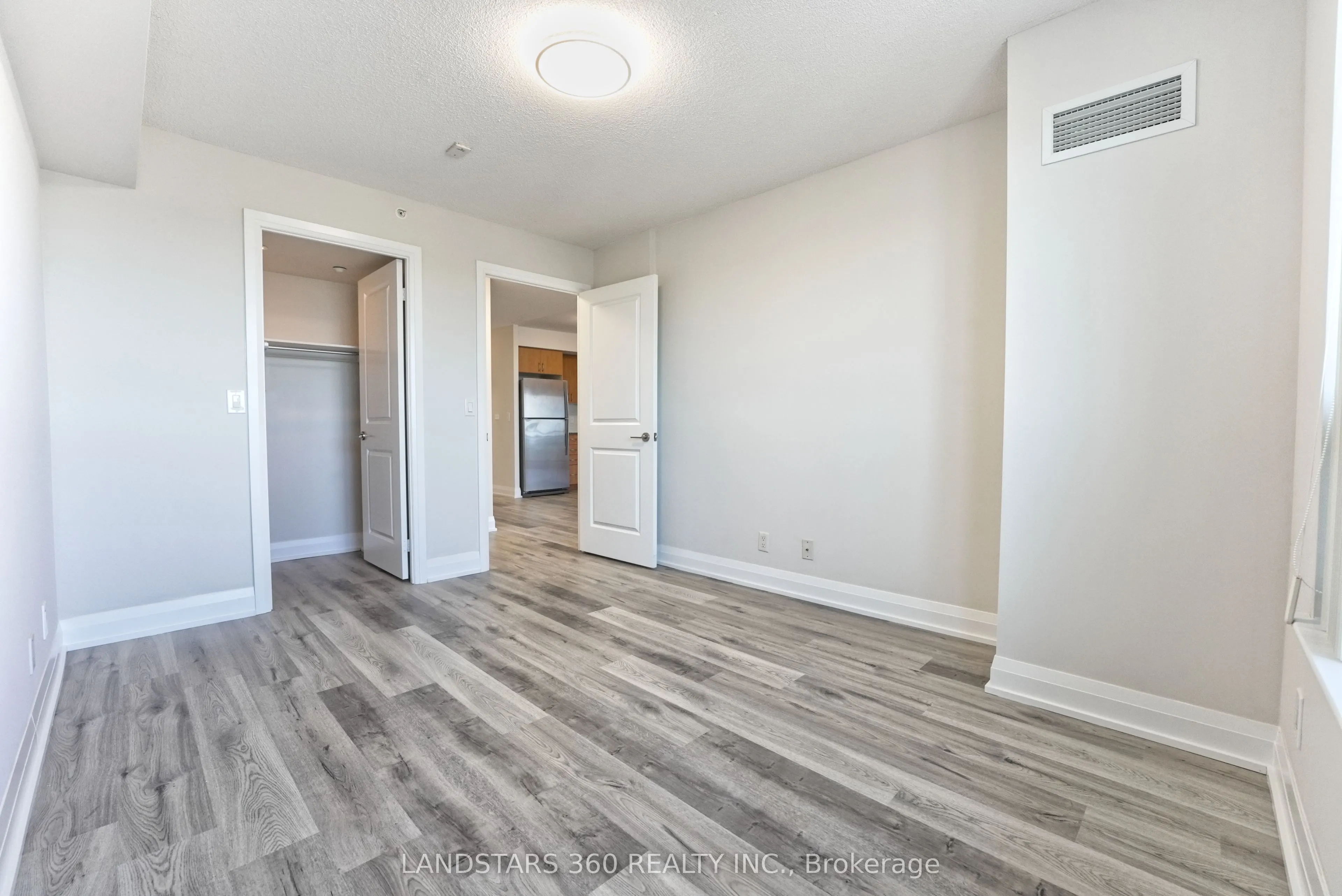 376 Highway 7 Avenue E, #920
