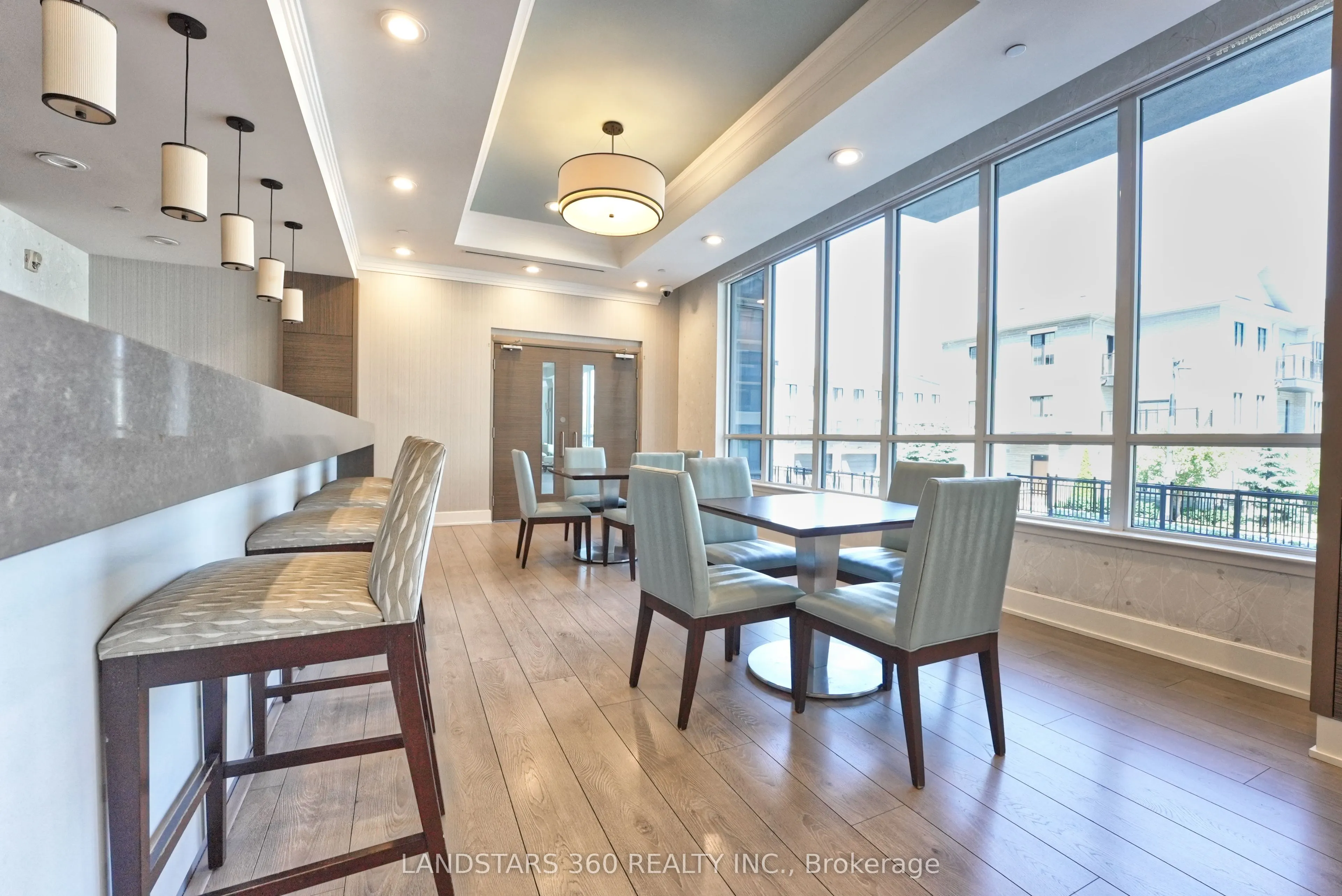 376 Highway 7 Avenue E, #920