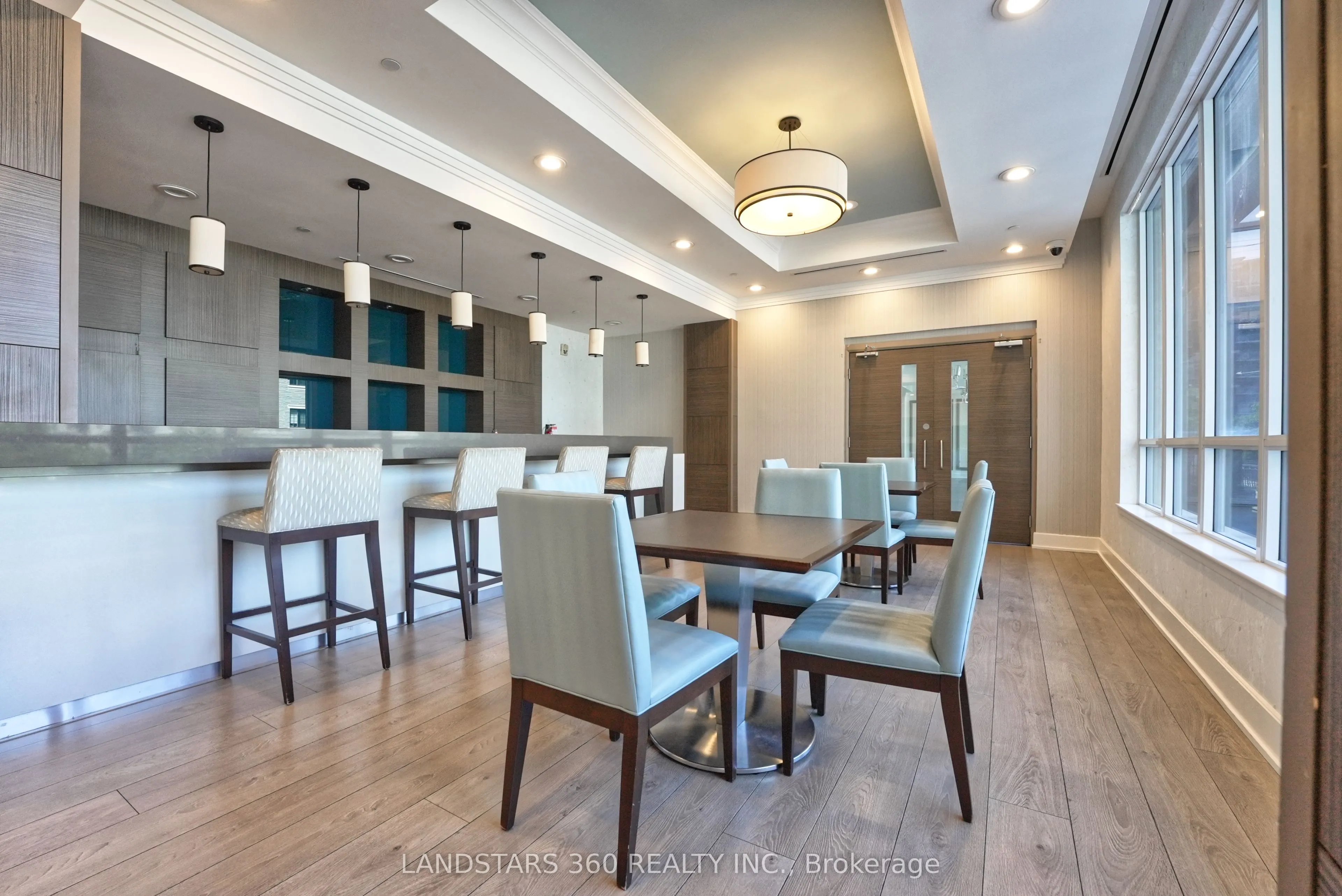 376 Highway 7 Avenue E, #920