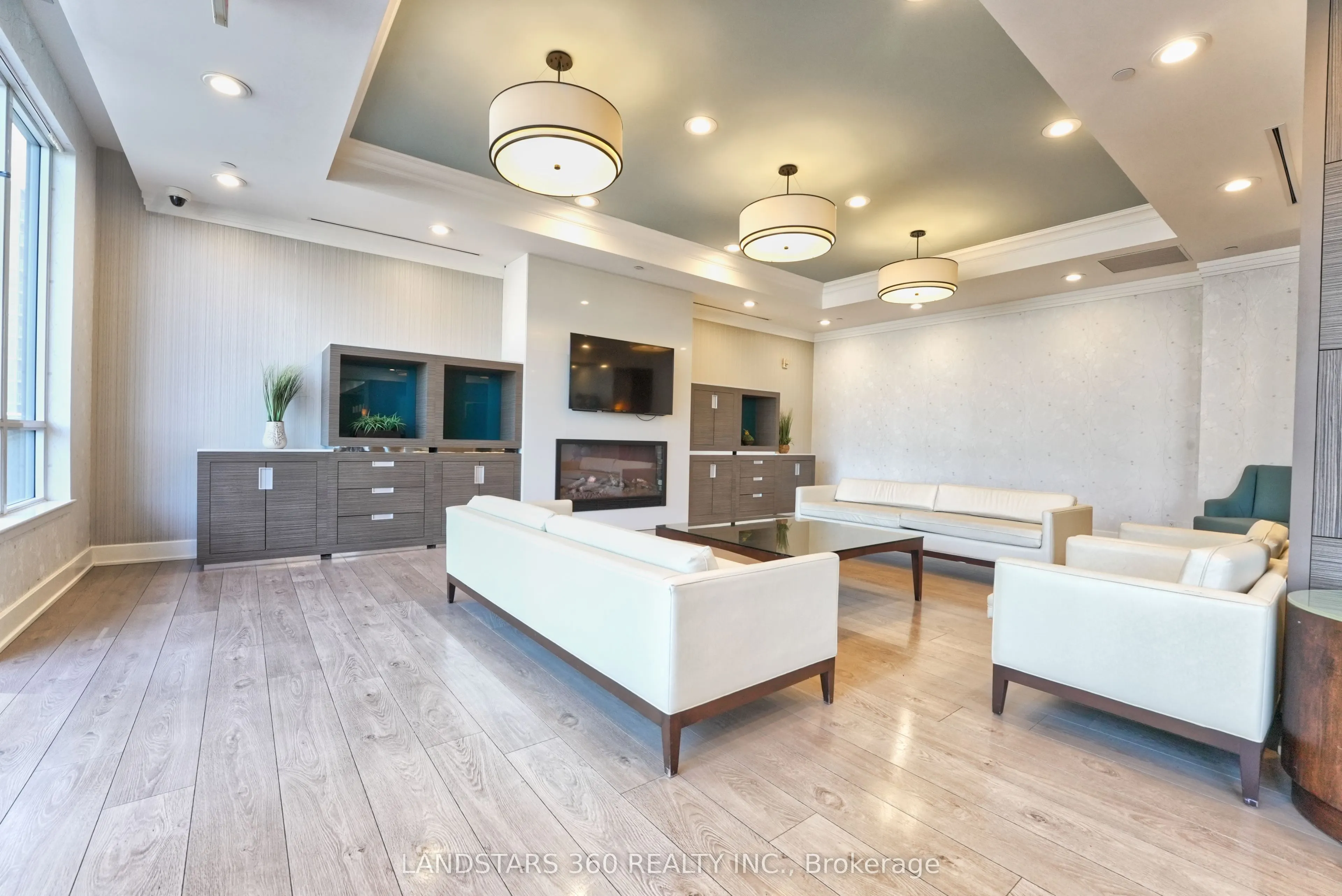 376 Highway 7 Avenue E, #920