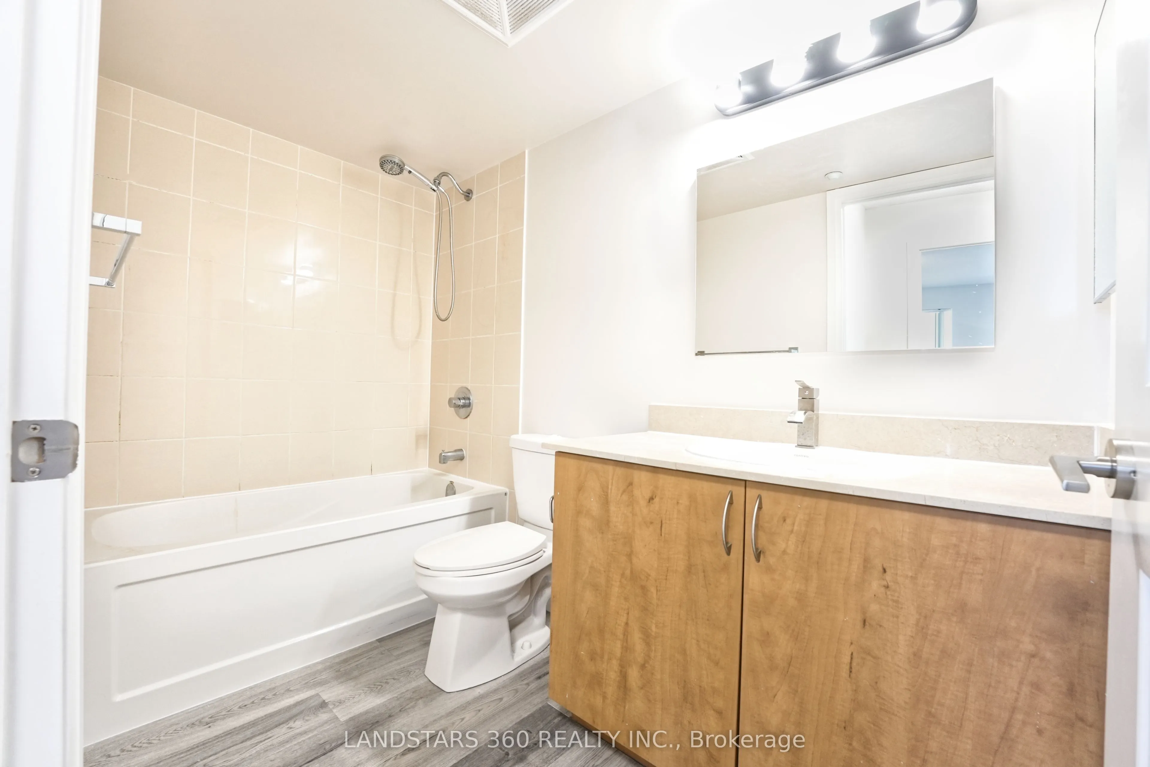 376 Highway 7 Avenue E, #920
