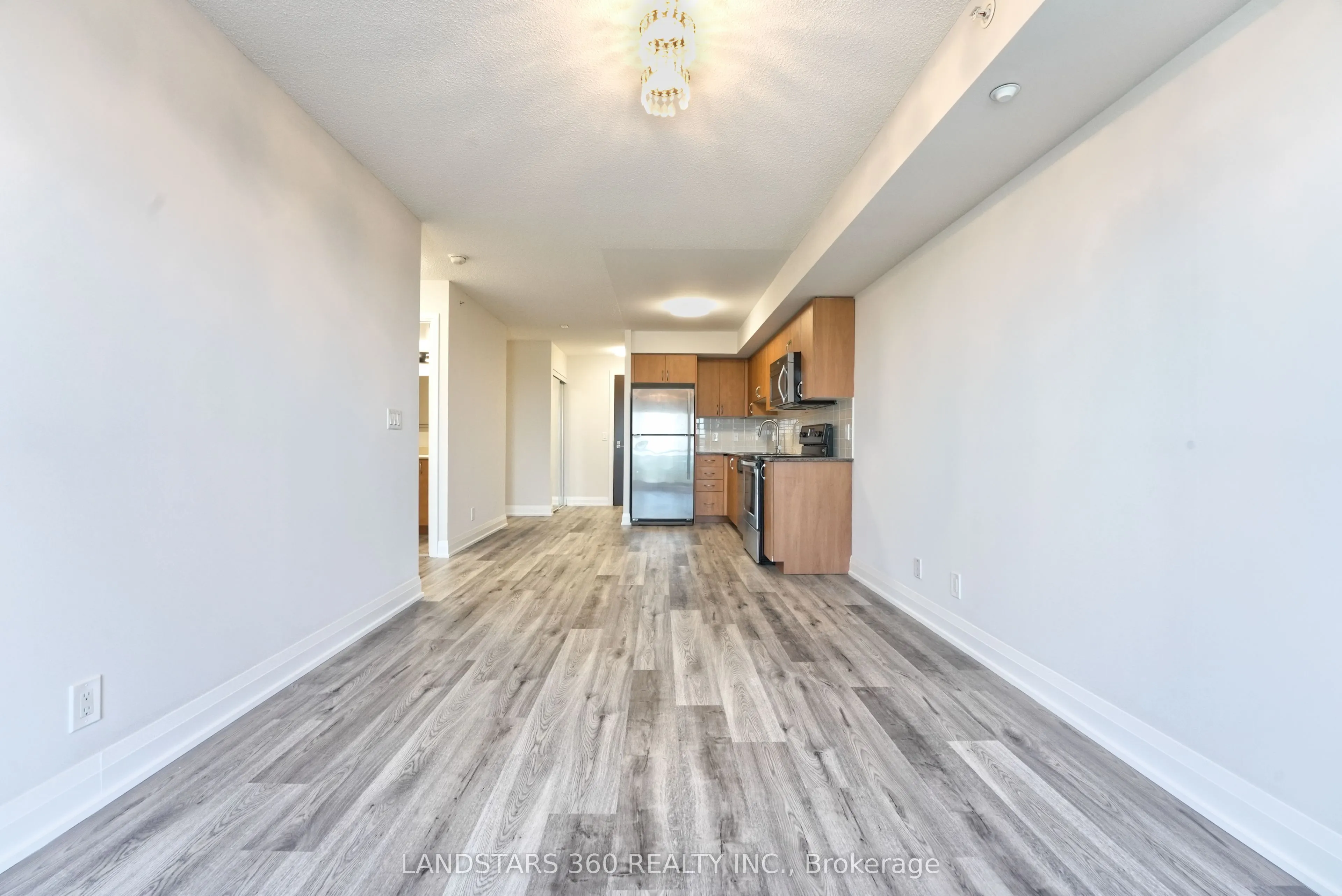 376 Highway 7 Avenue E, #920