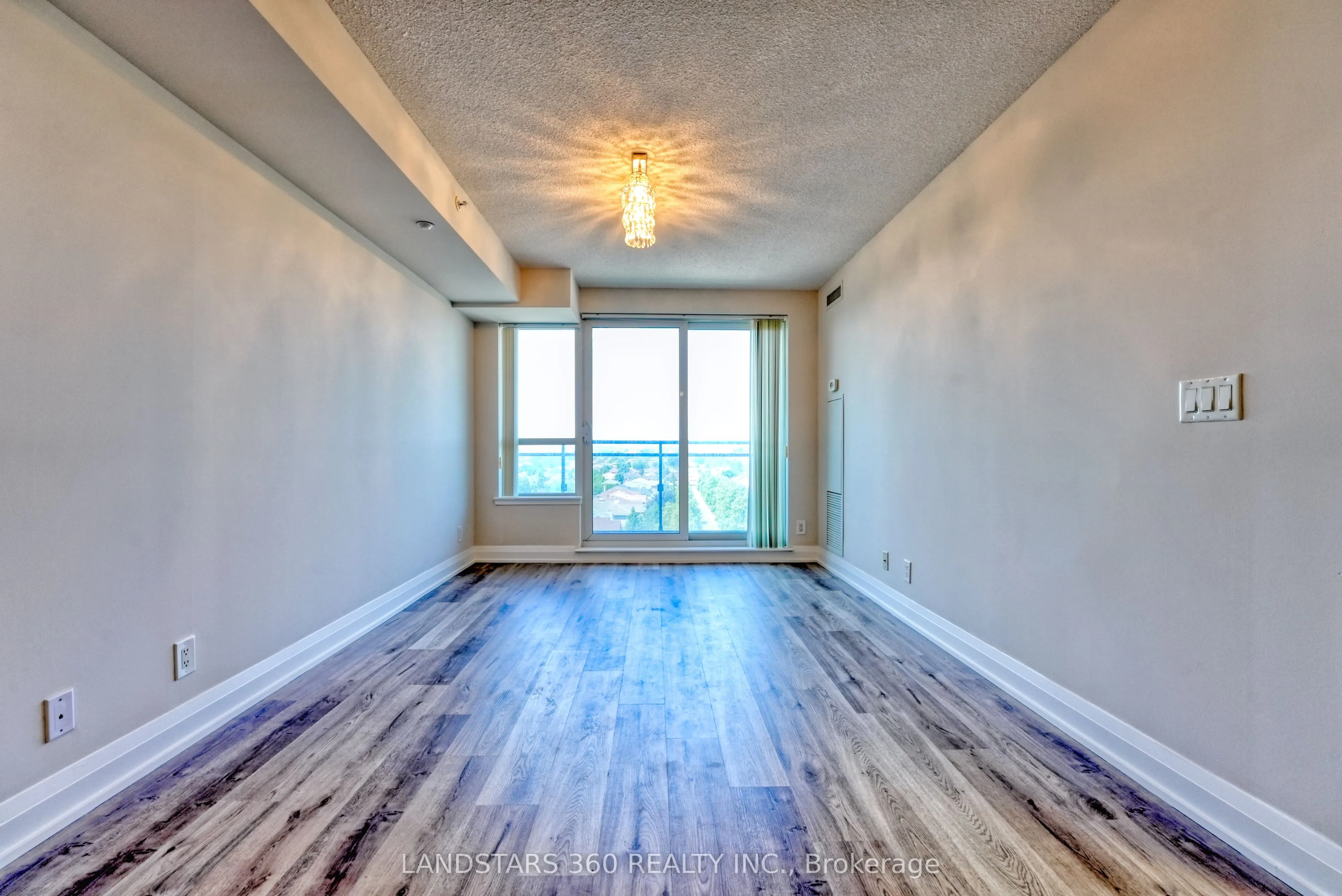 376 Highway 7 Avenue E, #920