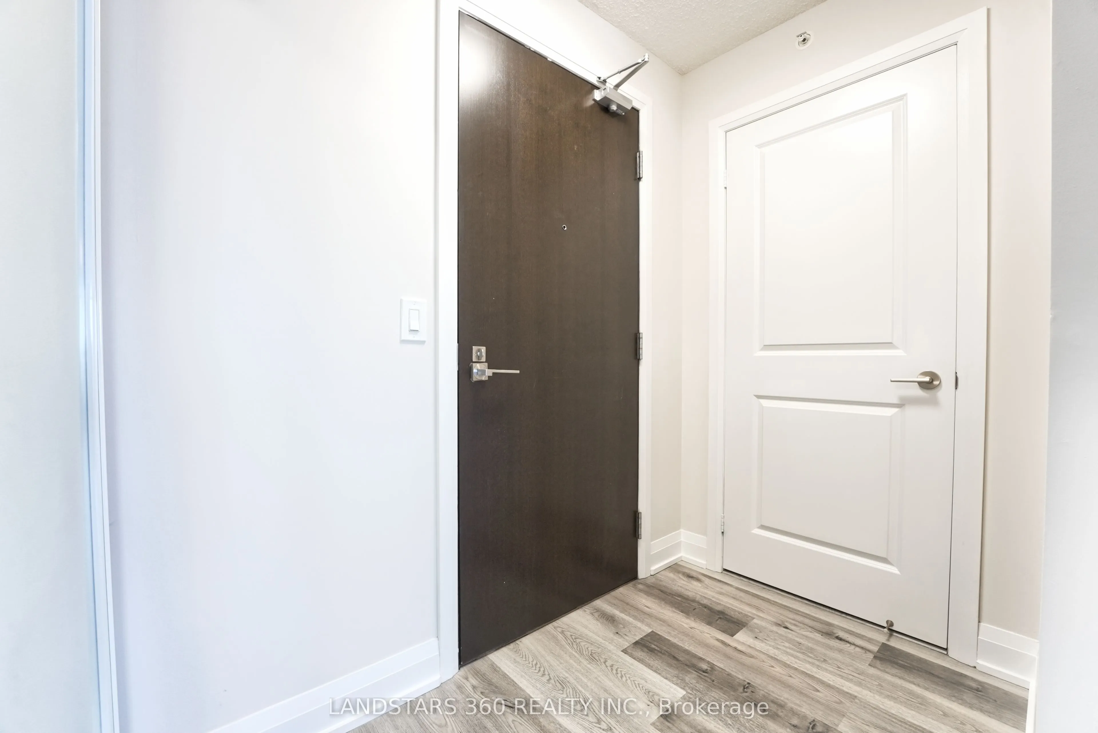 376 Highway 7 Avenue E, #920