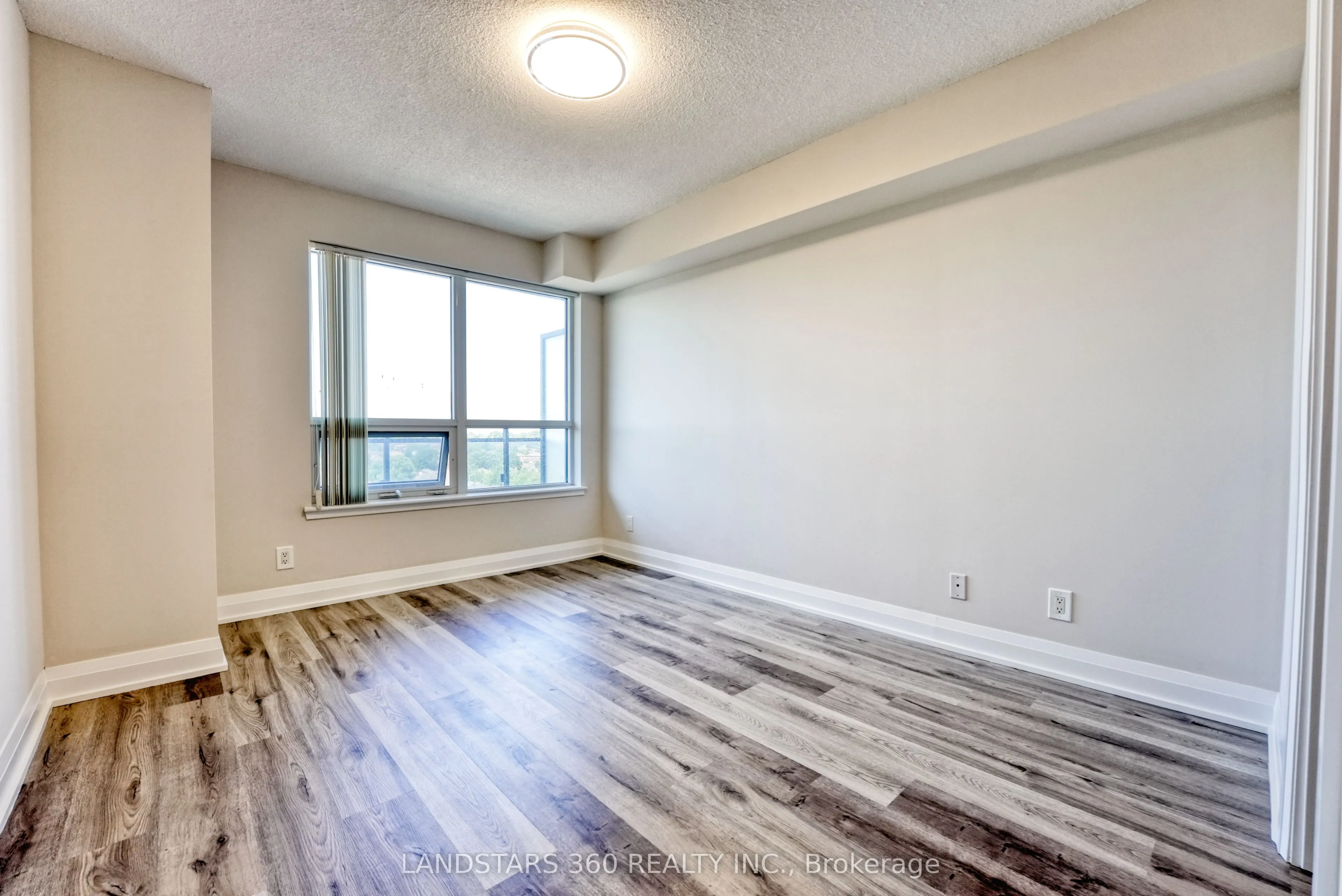 376 Highway 7 Avenue E, #920