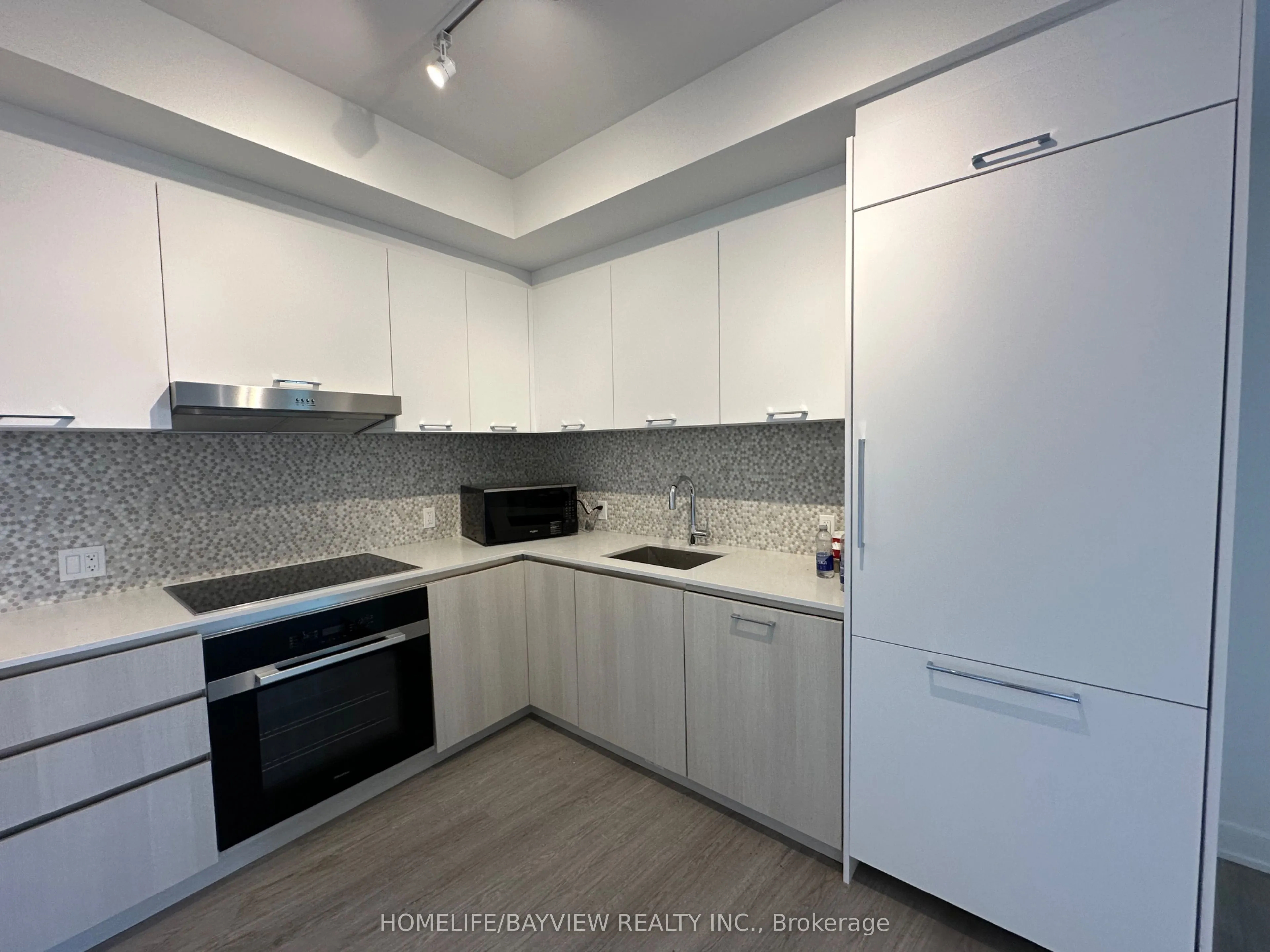 8188 Yonge Street, #726