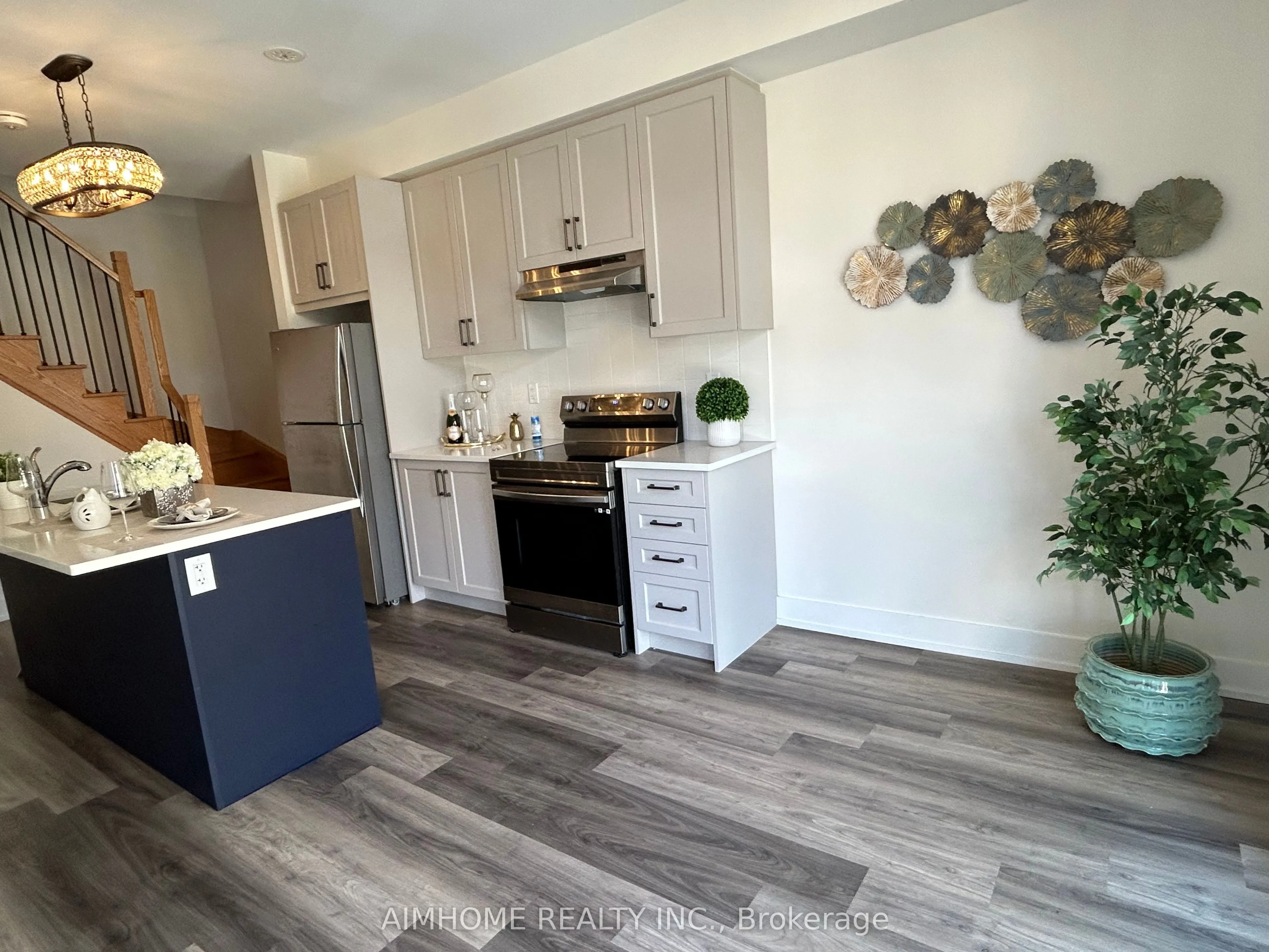7 Phelps Lane, #2