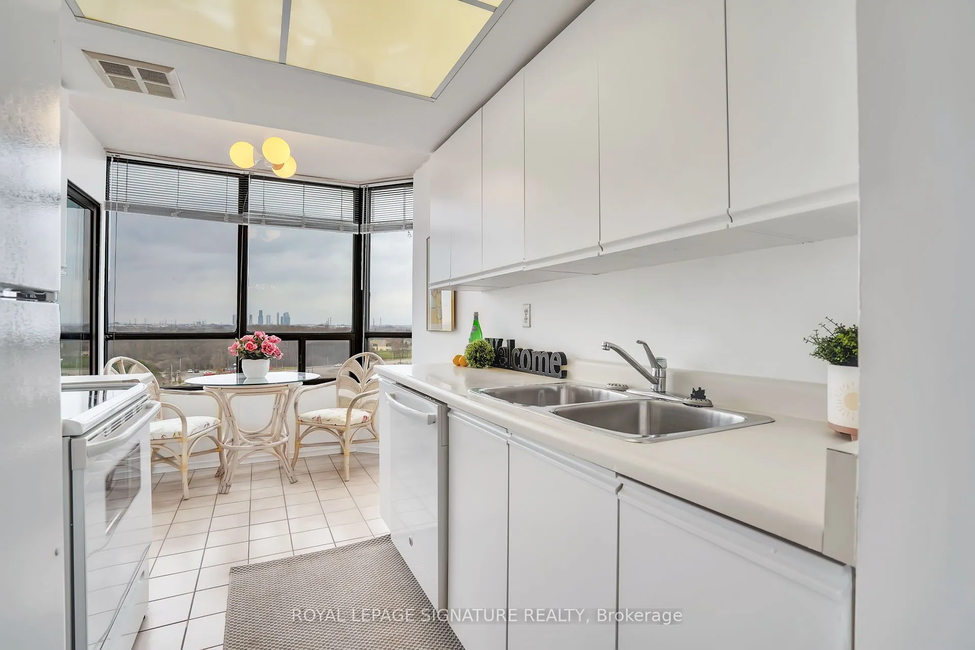 7440 Bathurst Street, #903