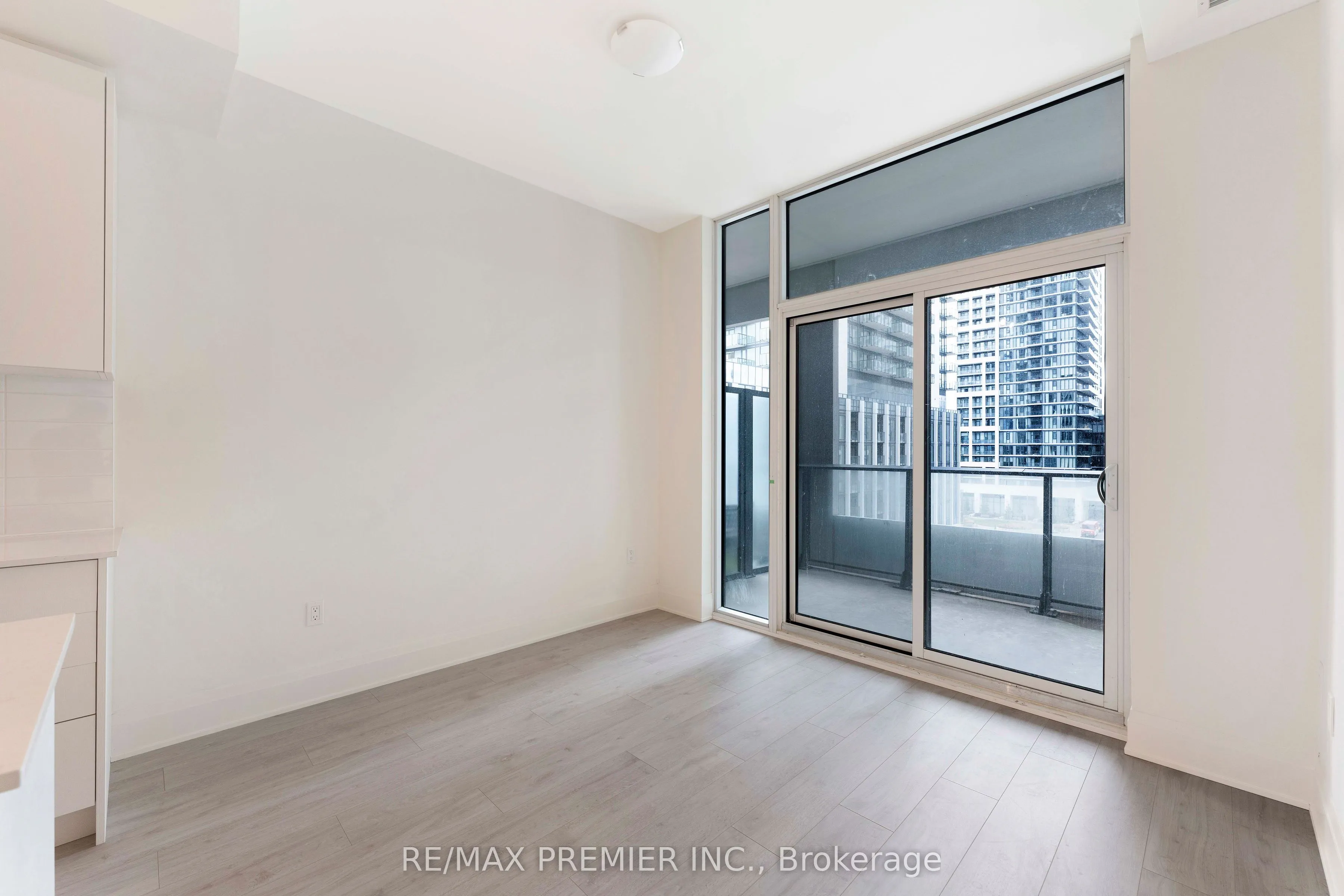8960 Jane Street, #532