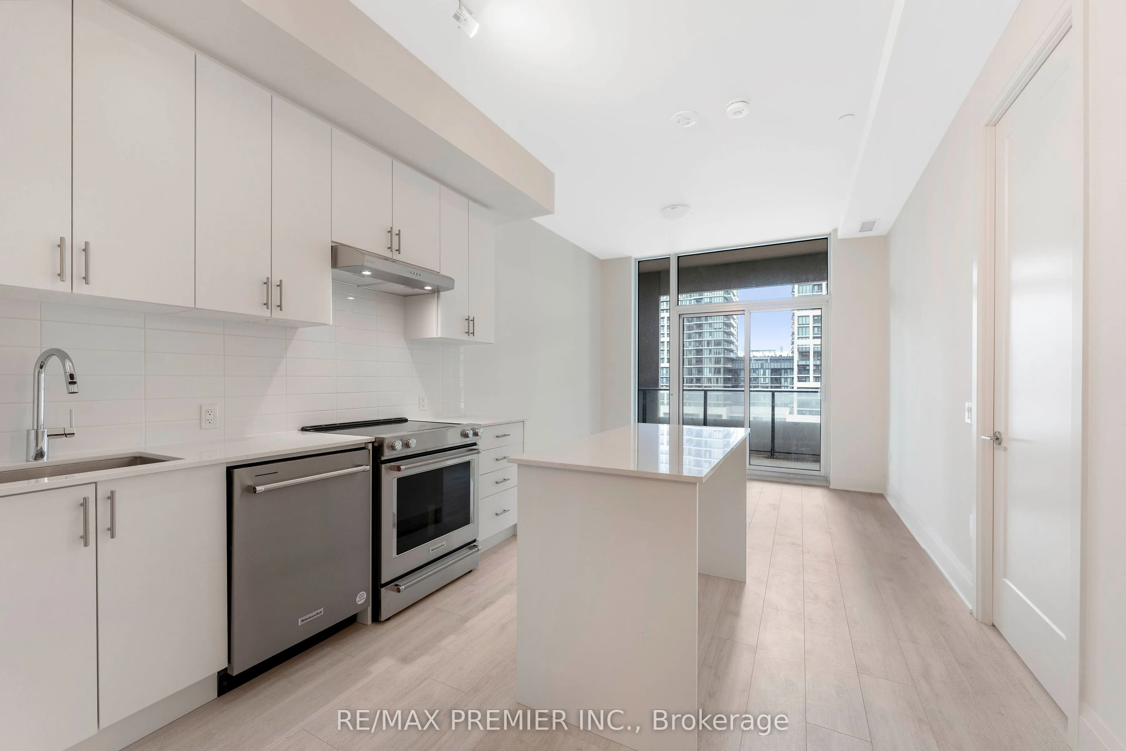 8960 Jane Street, #532