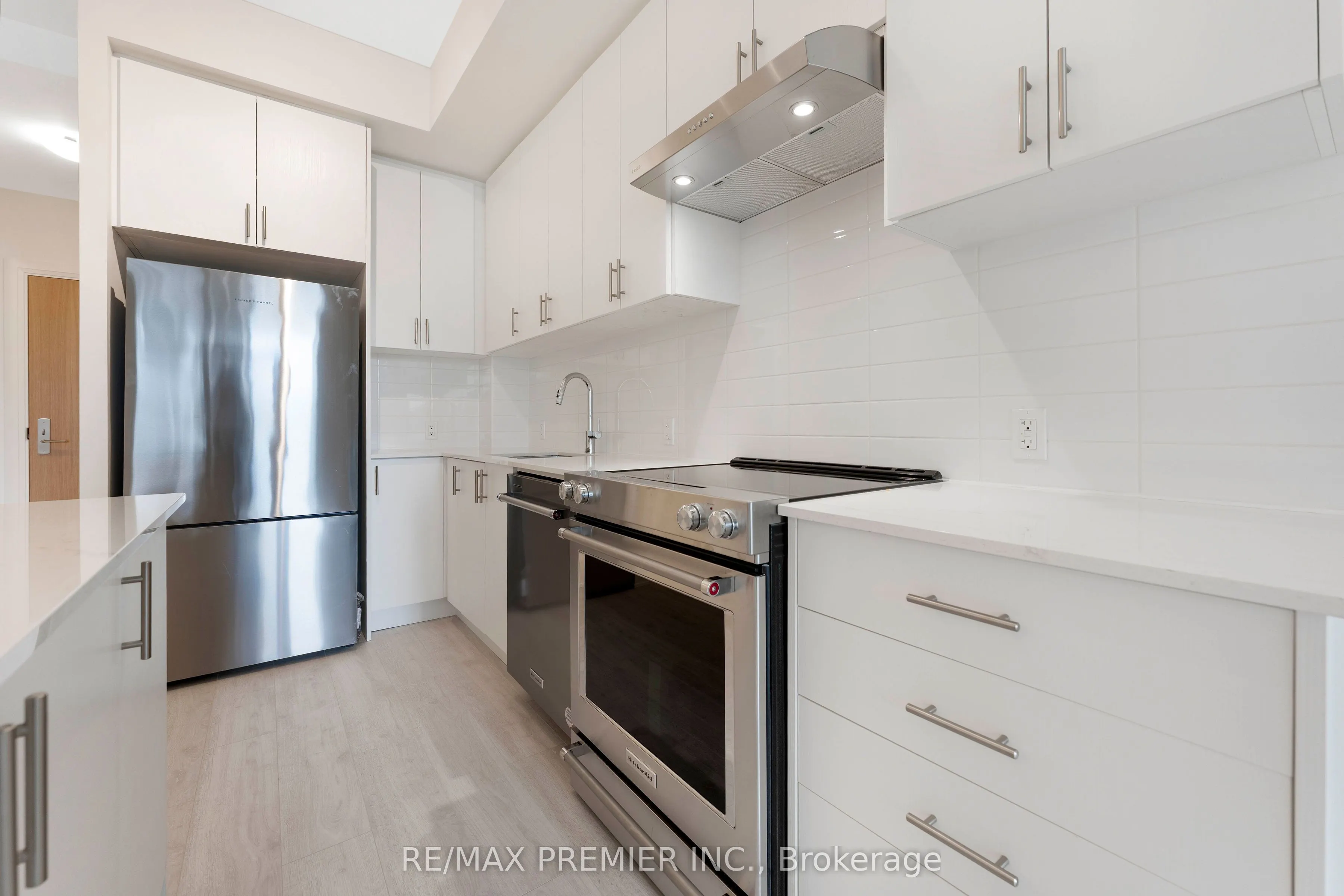 8960 Jane Street, #532