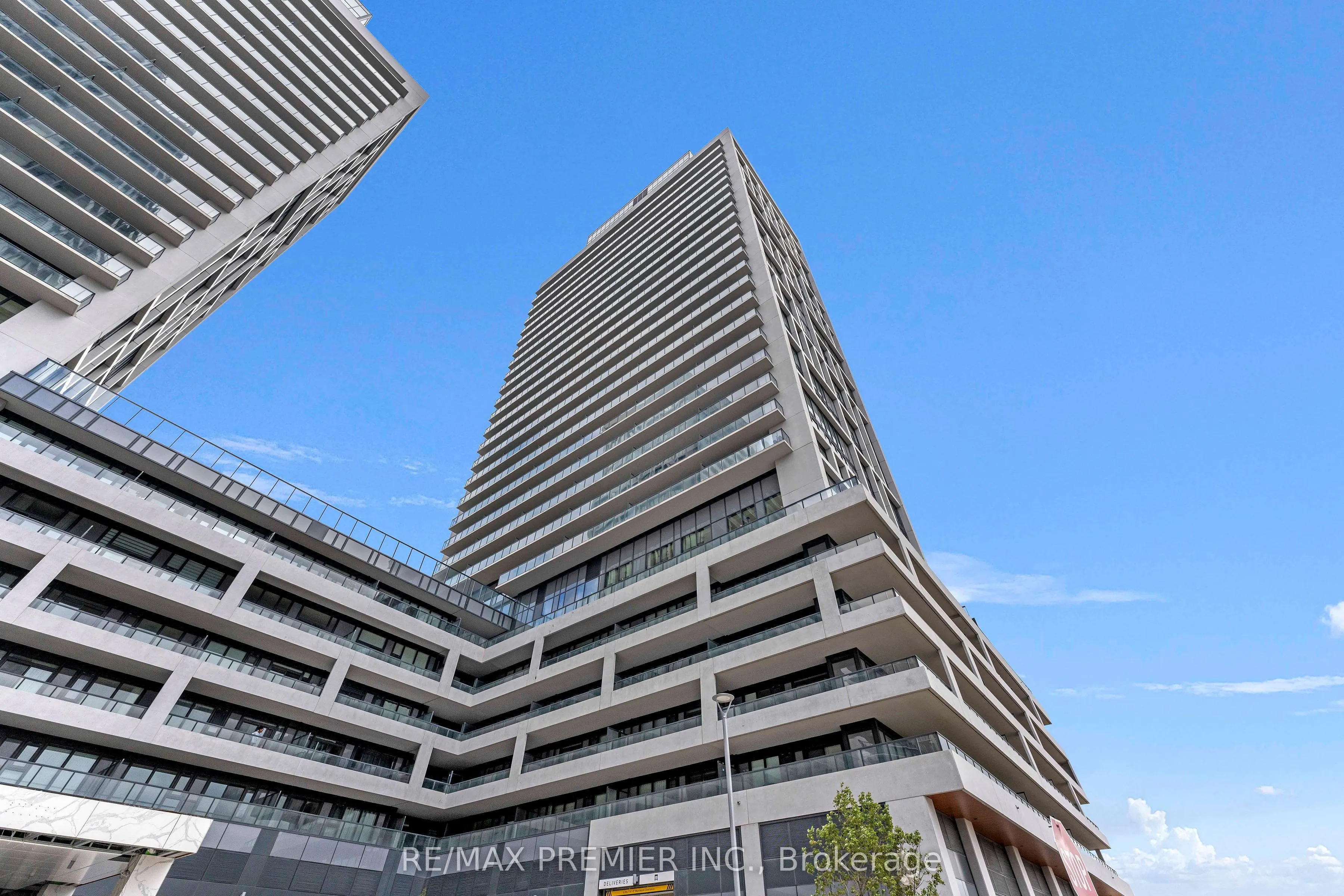 8960 Jane Street, #532