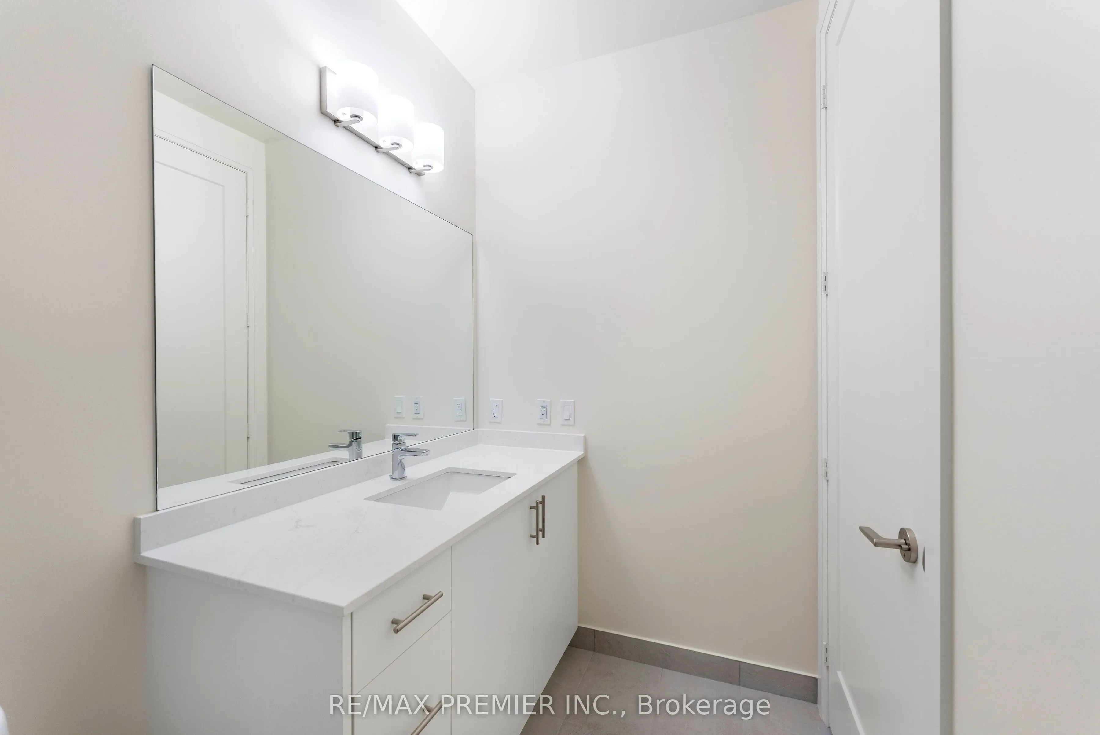 8960 Jane Street, #532